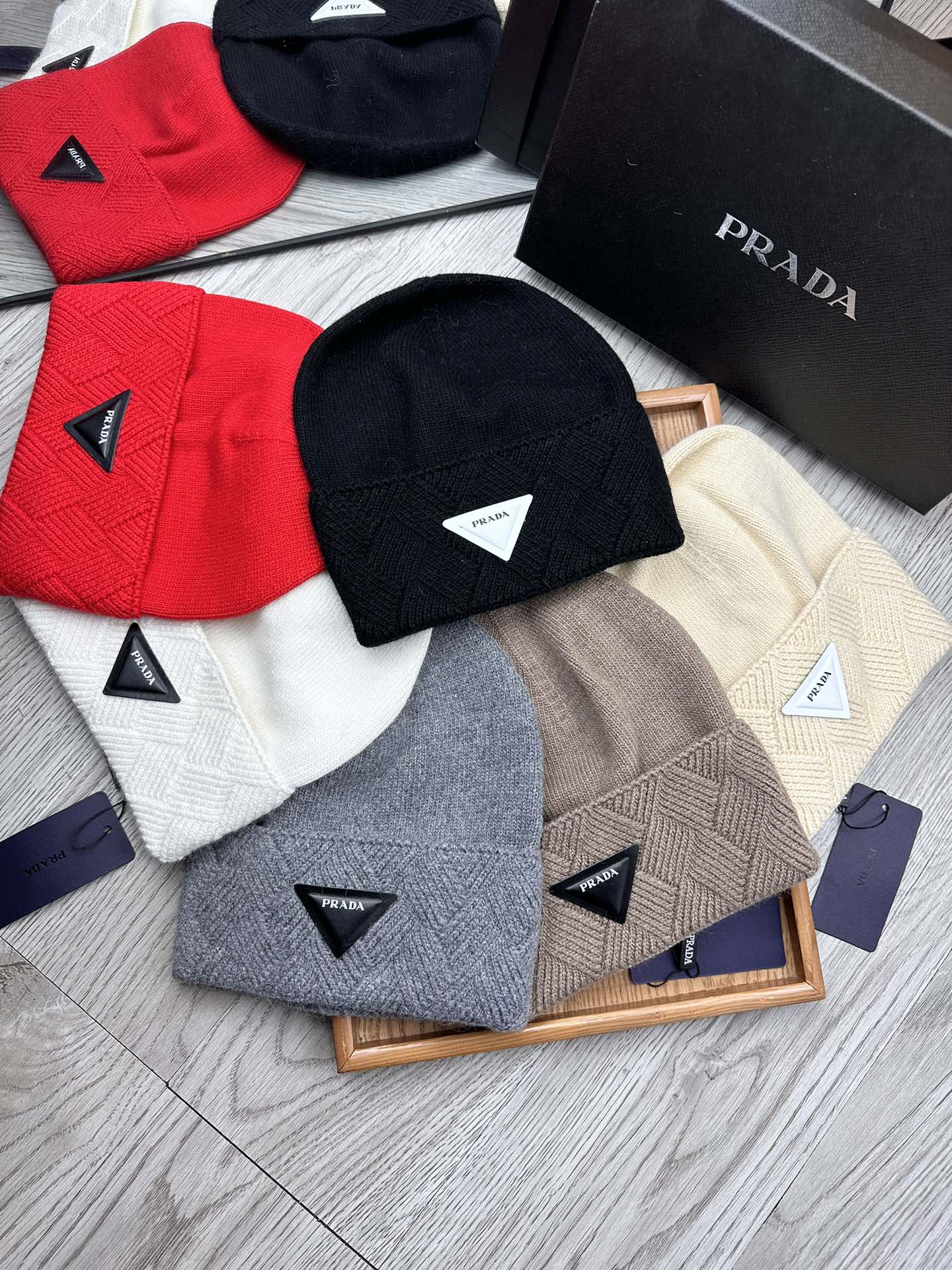 PRADA BEANIE HAT IN WHITE WOOL AND RABBIT FUR 342037