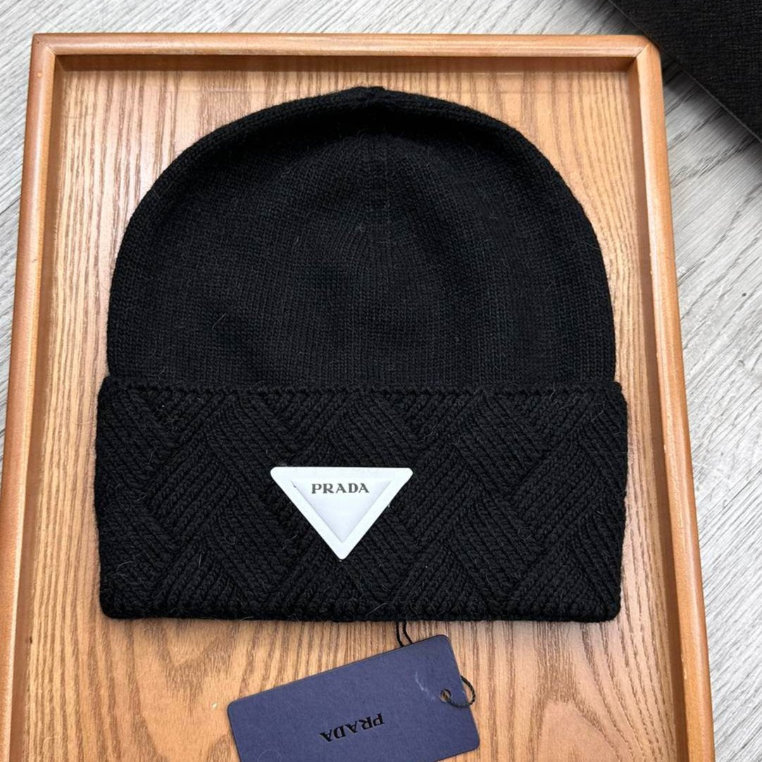 PRADA BEANIE HAT IN BLACK WOOL AND RABBIT FUR 342038
