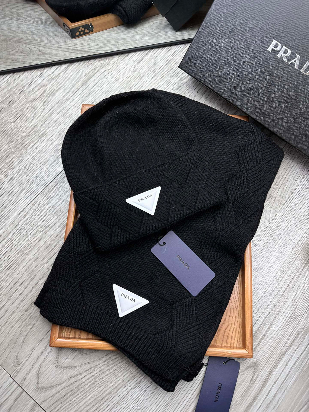 PRADA SET SCARF AND HAT IN BLACK WOOL AND RABBIT FUR 397410
