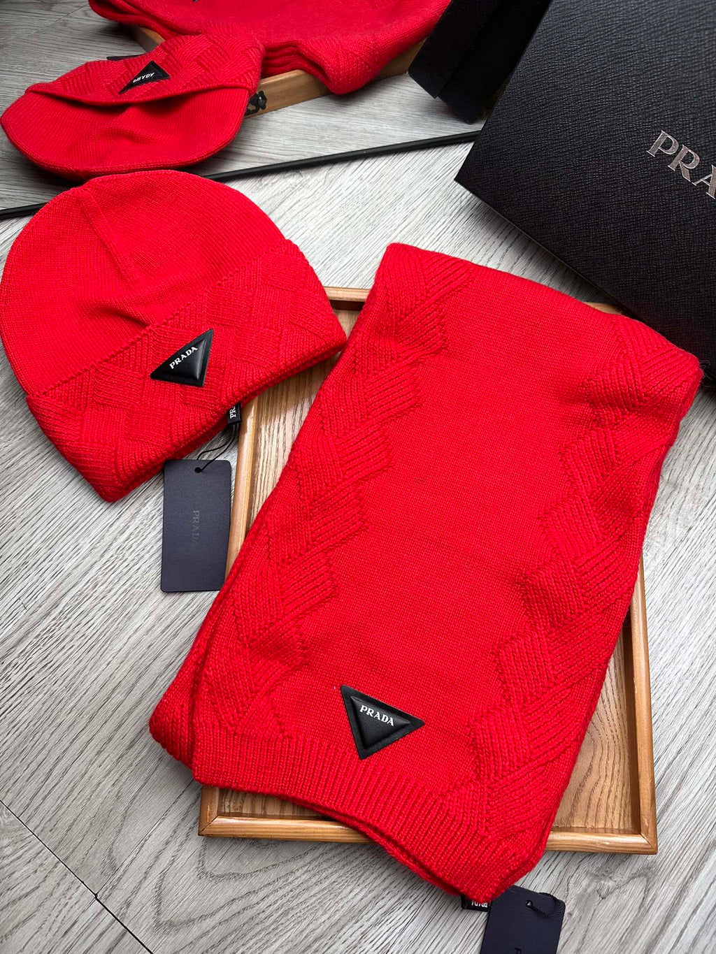 PRADA SET SCARF AND HAT IN CHERRY RED WOOL AND RABBIT FUR 397409