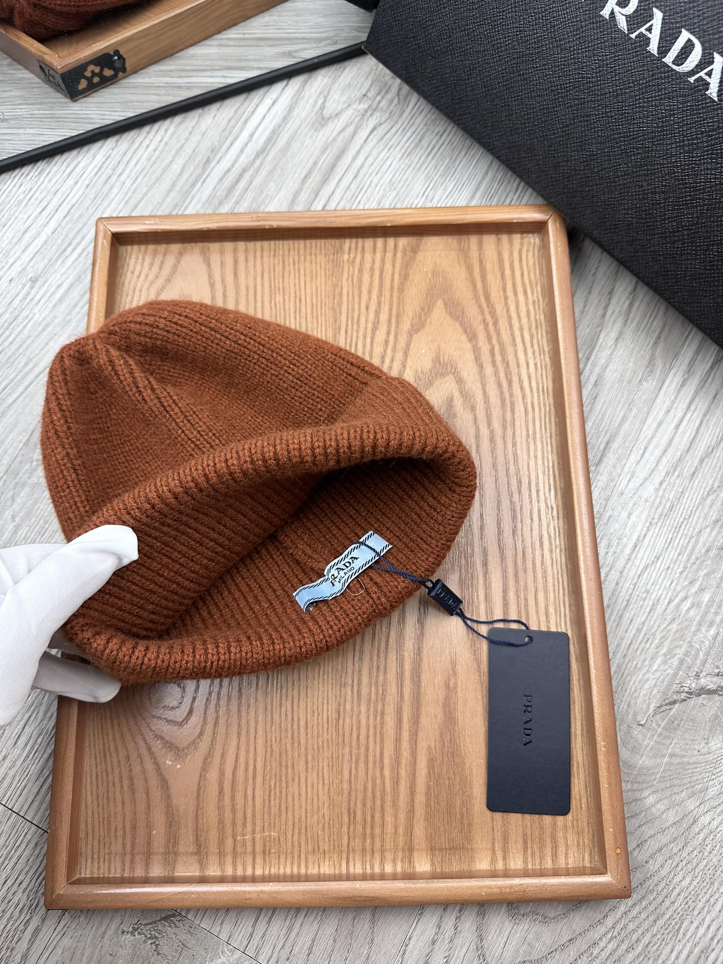 PRADA BEANIE HAT IN RED BROWN WOOL 332398