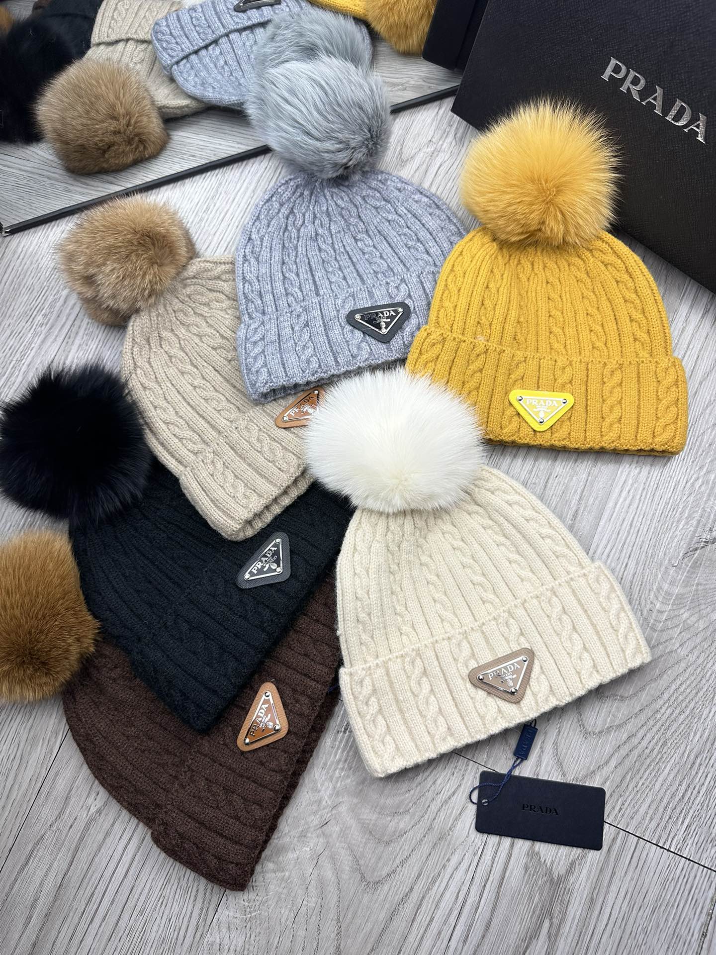 PRADA BEANIE HAT IN CAMEL BROWN WOOL 352367