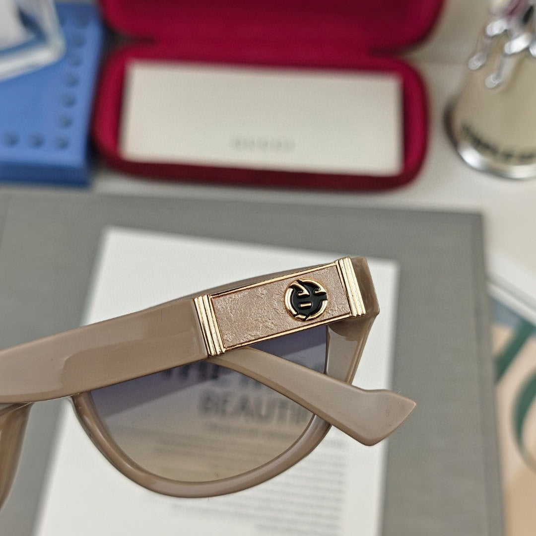 GUCCI CAT EYE FRAME SUNGLASSES 55132 IN ACETATE