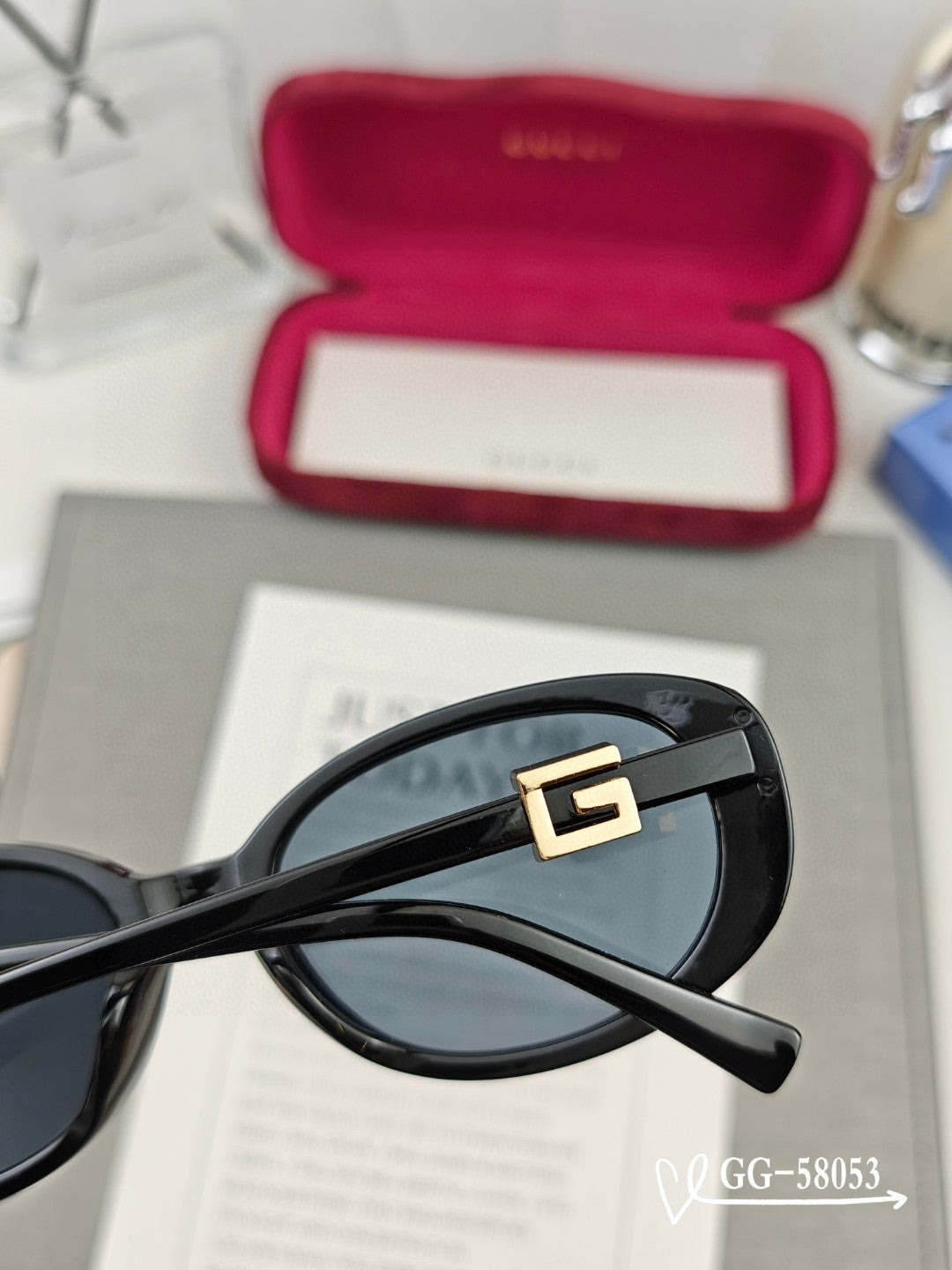 GUCCI OVAL FRAME SUNGLASSES 58053 IN ACETATE