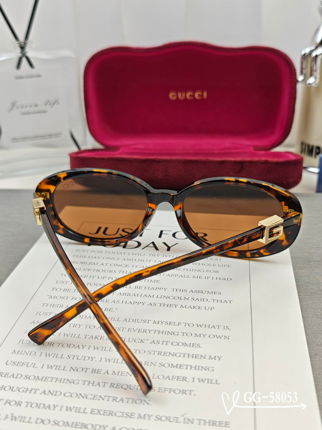 GUCCI OVAL FRAME SUNGLASSES 58053 IN ACETATE
