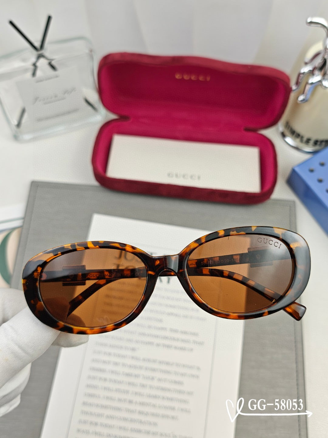 GUCCI OVAL FRAME SUNGLASSES 58053 IN ACETATE