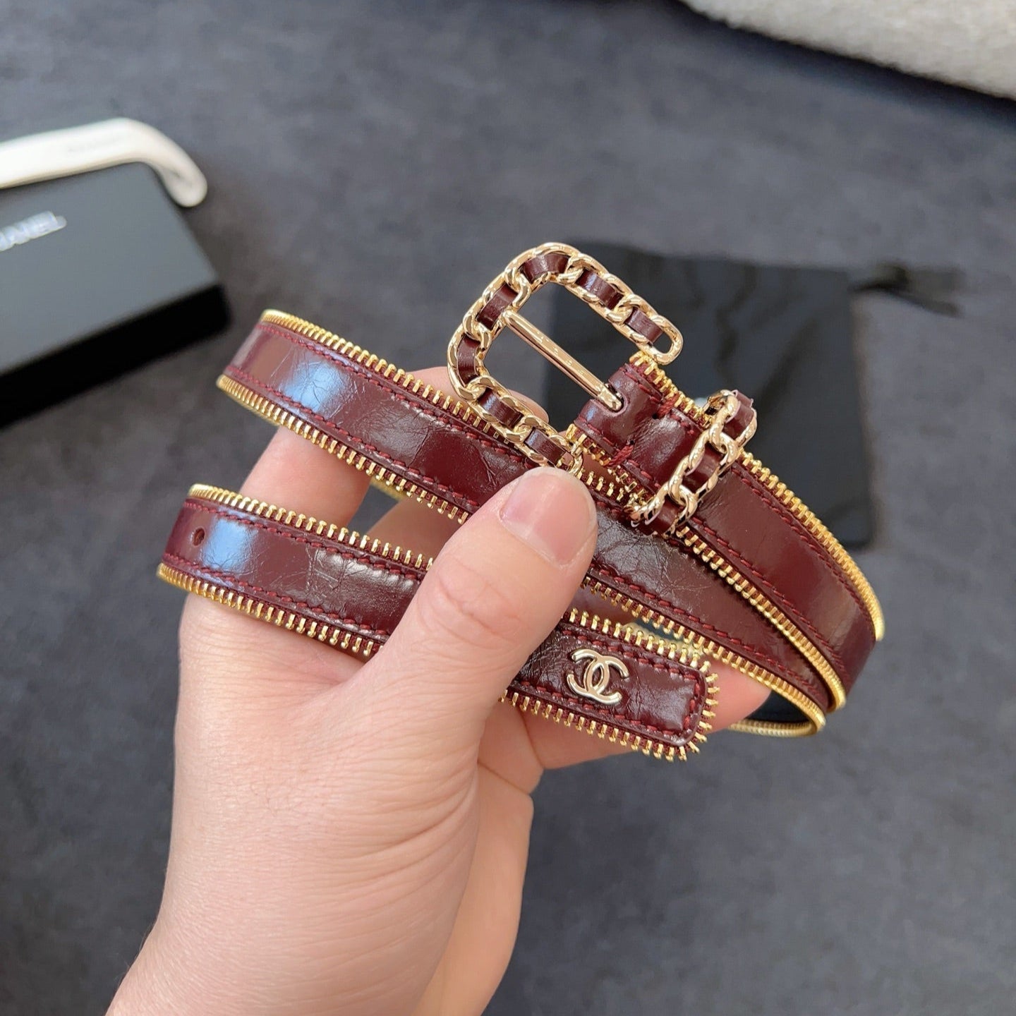 CHANEL BELT 20MM IN WINE RED CALFSKIN WITH INTERWOVEN CHAIN BUCKLE ZIPPER IN TRIM GOLD HARDWARE