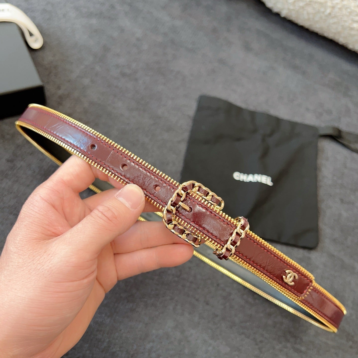 CHANEL BELT 20MM IN WINE RED CALFSKIN WITH INTERWOVEN CHAIN BUCKLE ZIPPER IN TRIM GOLD HARDWARE