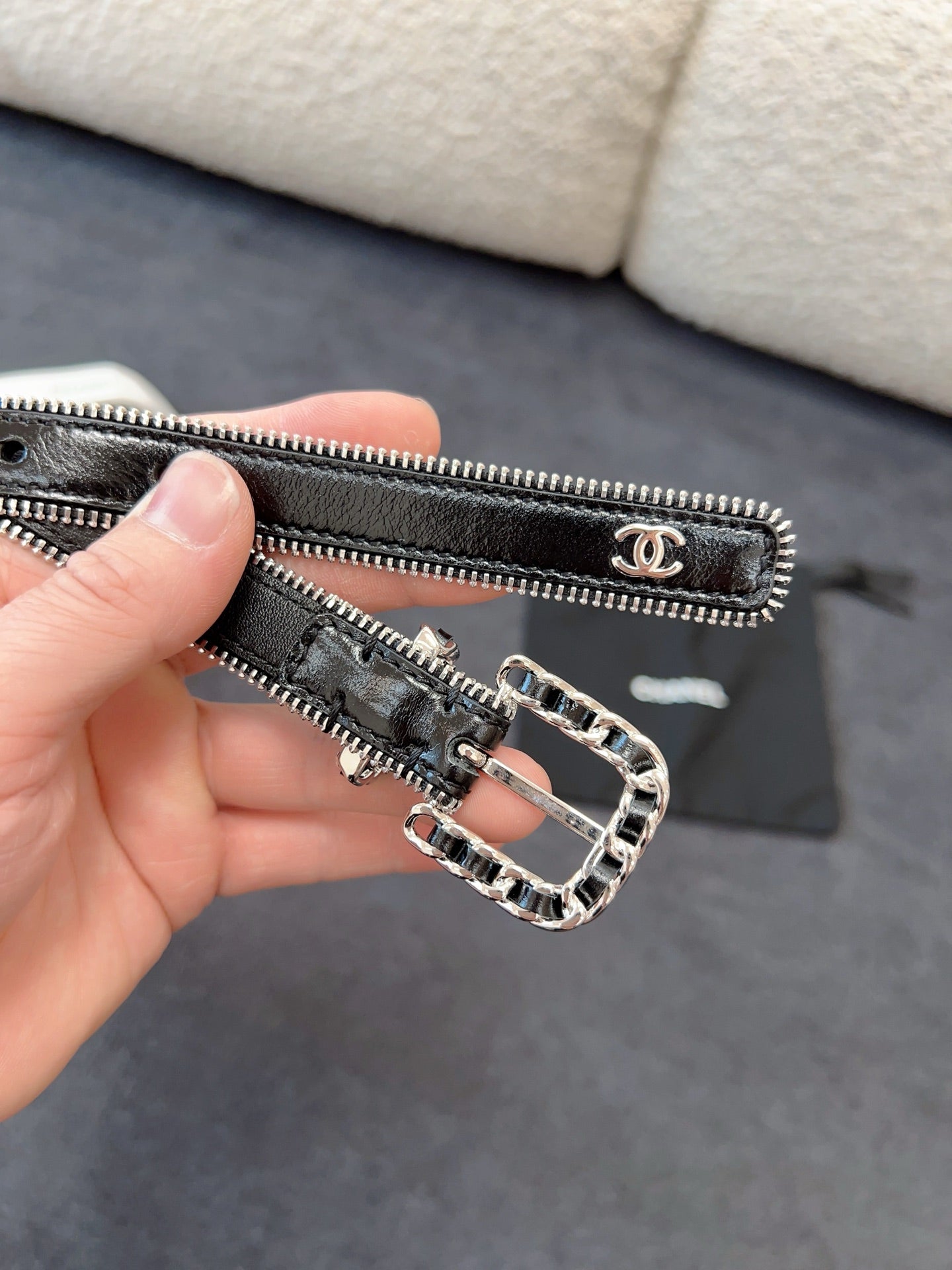 CHANEL BELT 20MM IN BLACK CALFSKIN WITH INTERWOVEN CHAIN BUCKLE ZIPPER IN TRIM