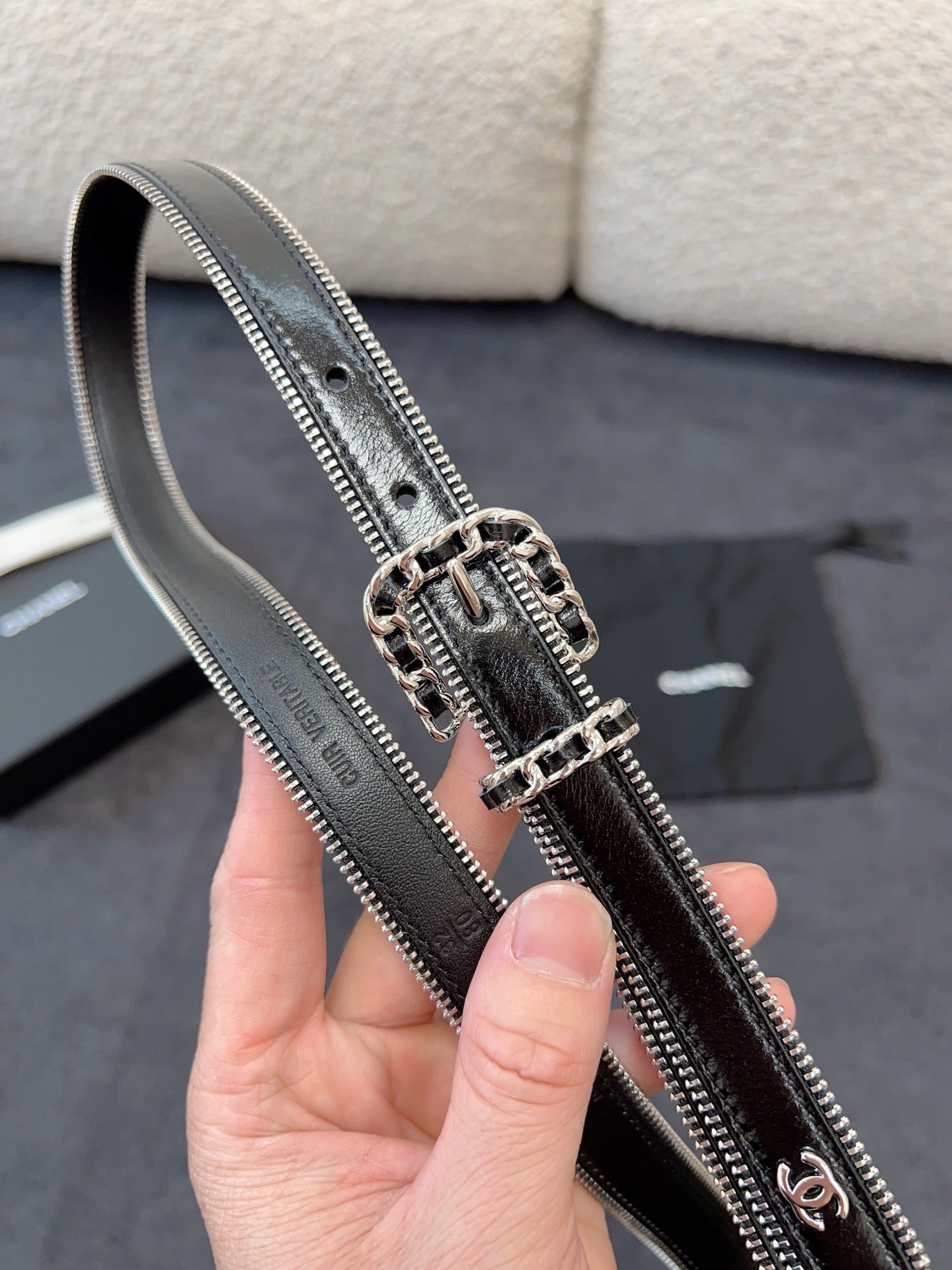 CHANEL BELT 20MM IN BLACK CALFSKIN WITH INTERWOVEN CHAIN BUCKLE ZIPPER IN TRIM