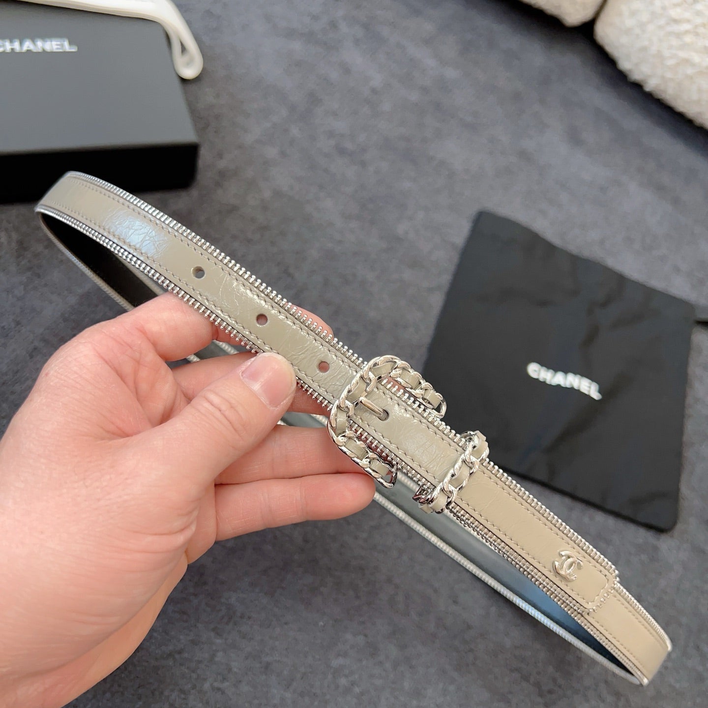 CHANEL BELT 20MM IN GRAY CALFSKIN WITH INTERWOVEN CHAIN BUCKLE ZIPPER IN TRIM SILVER HARDWARE