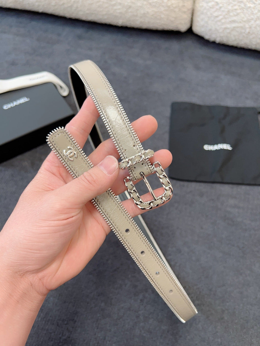 CHANEL BELT 20MM IN GRAY CALFSKIN WITH INTERWOVEN CHAIN BUCKLE ZIPPER IN TRIM SILVER HARDWARE