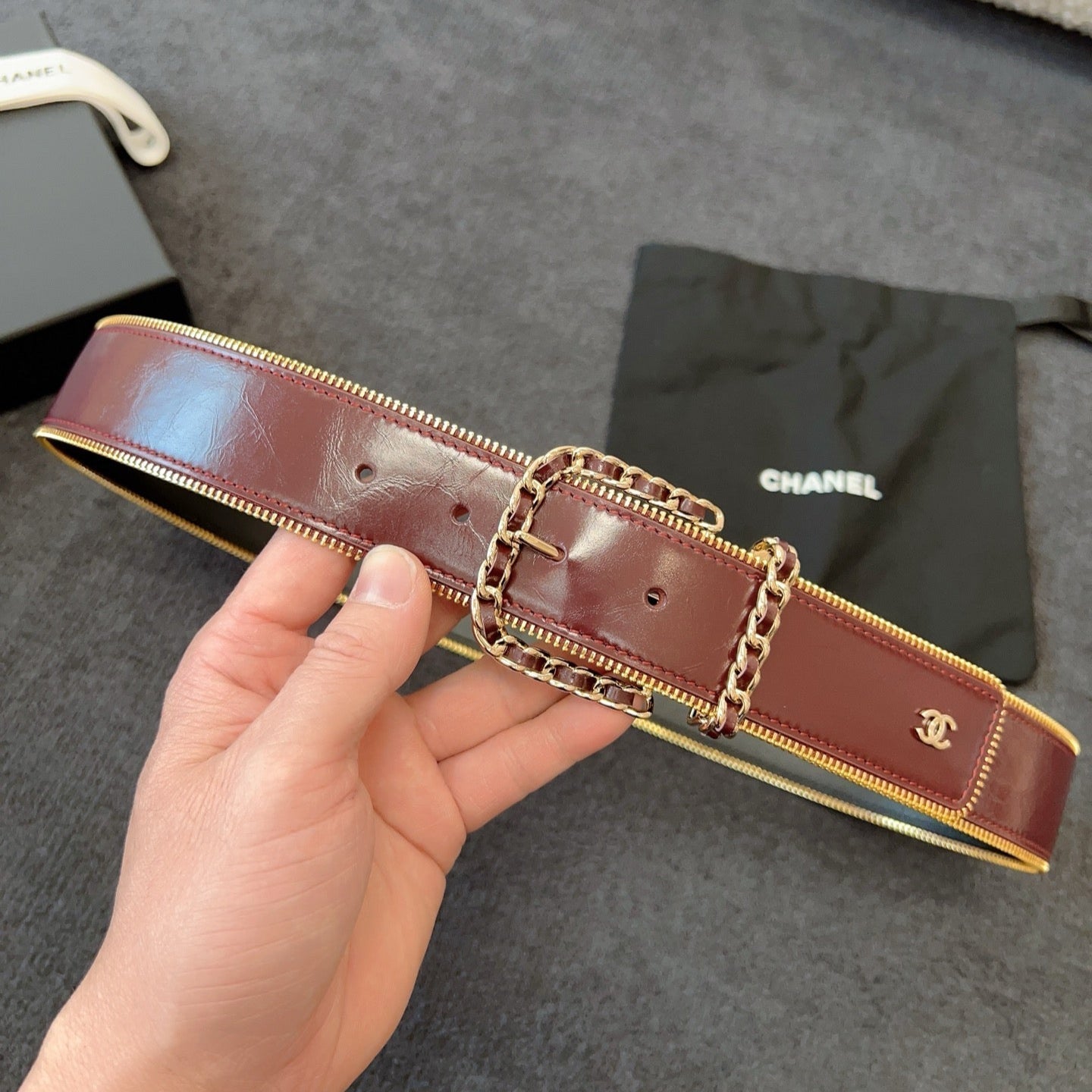 CHANEL BELT 40MM IN WINE RED CALFSKIN WITH INTERWOVEN CHAIN BUCKLE ZIPPER IN TRIM GOLD HARDWARE