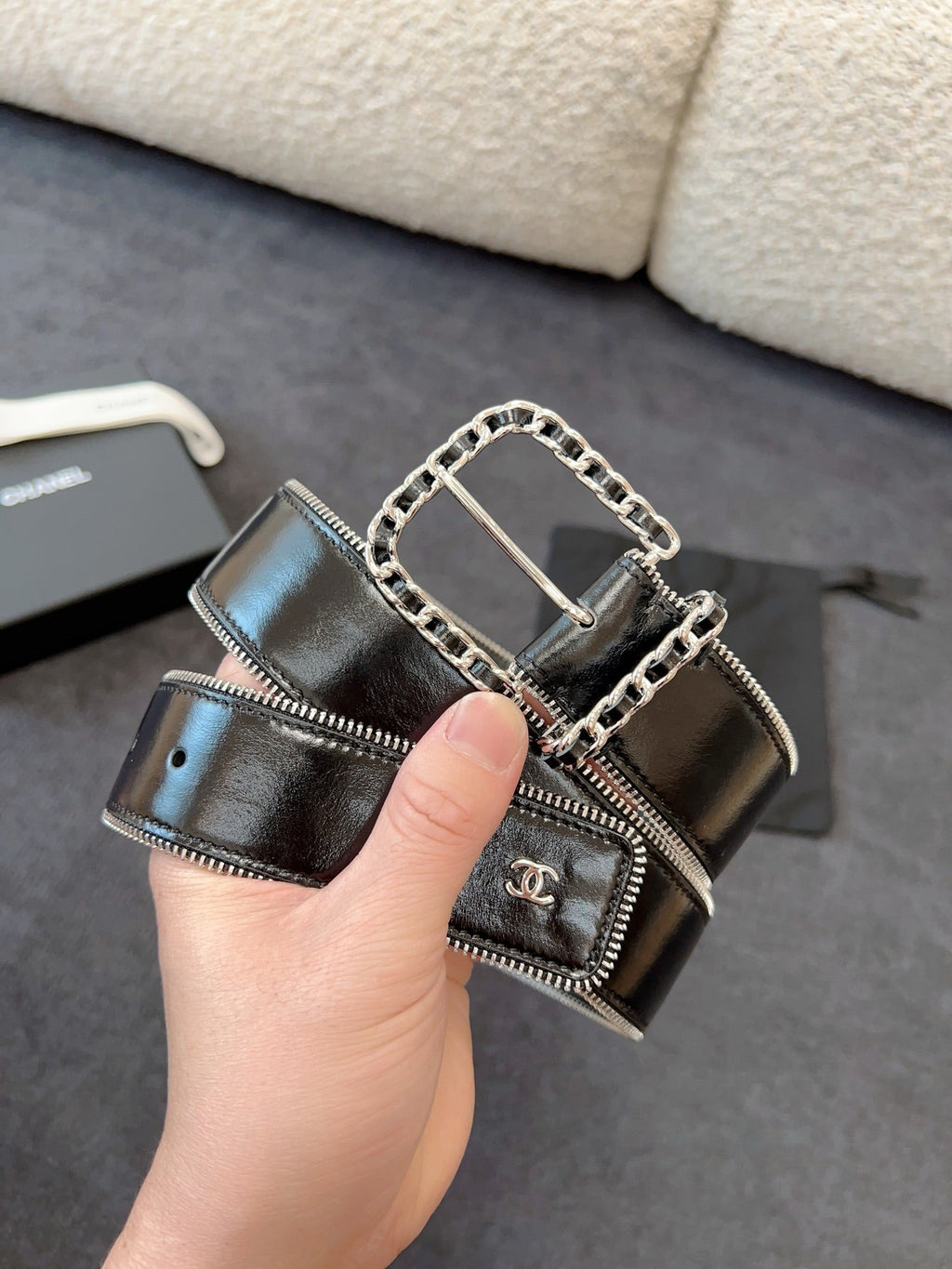 CHANEL BELT 40MM IN BLACK CALFSKIN WITH INTERWOVEN CHAIN BUCKLE ZIPPER IN TRIM SILVER HARDWARE