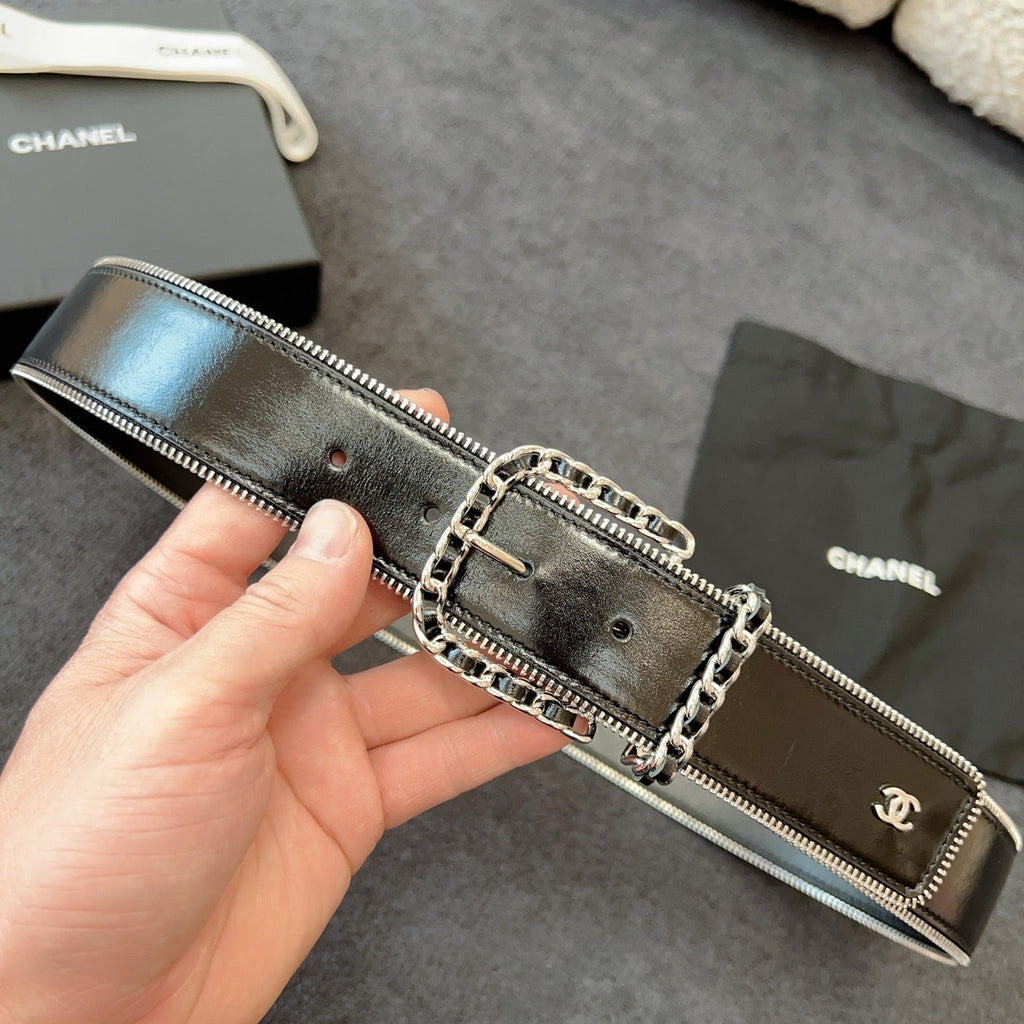 CHANEL BELT 40MM IN BLACK CALFSKIN WITH INTERWOVEN CHAIN BUCKLE ZIPPER IN TRIM SILVER HARDWARE