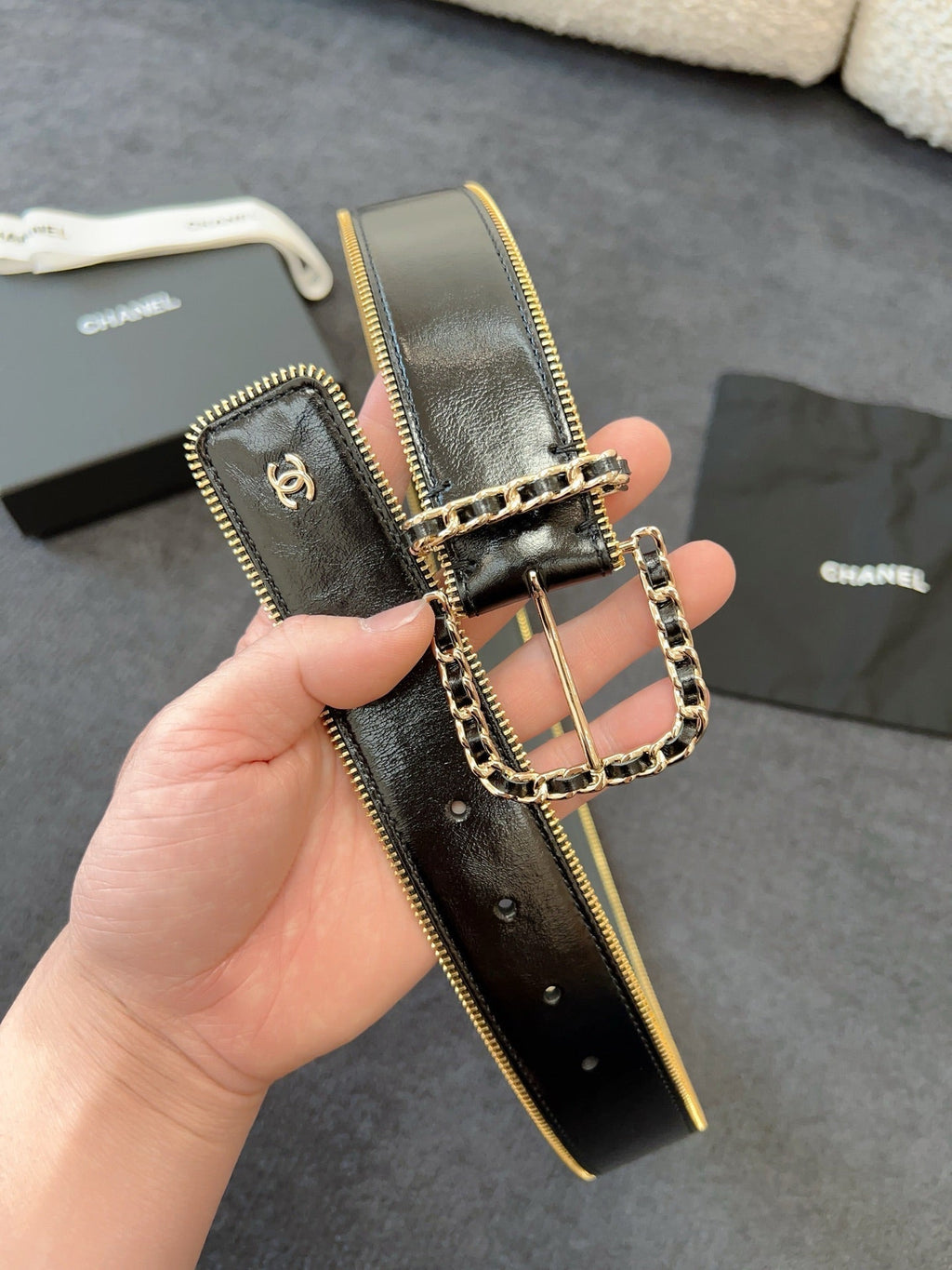 CHANEL BELT 40MM IN BLACK CALFSKIN WITH INTERWOVEN CHAIN BUCKLE ZIPPER IN TRIM GOLD HARDWARE