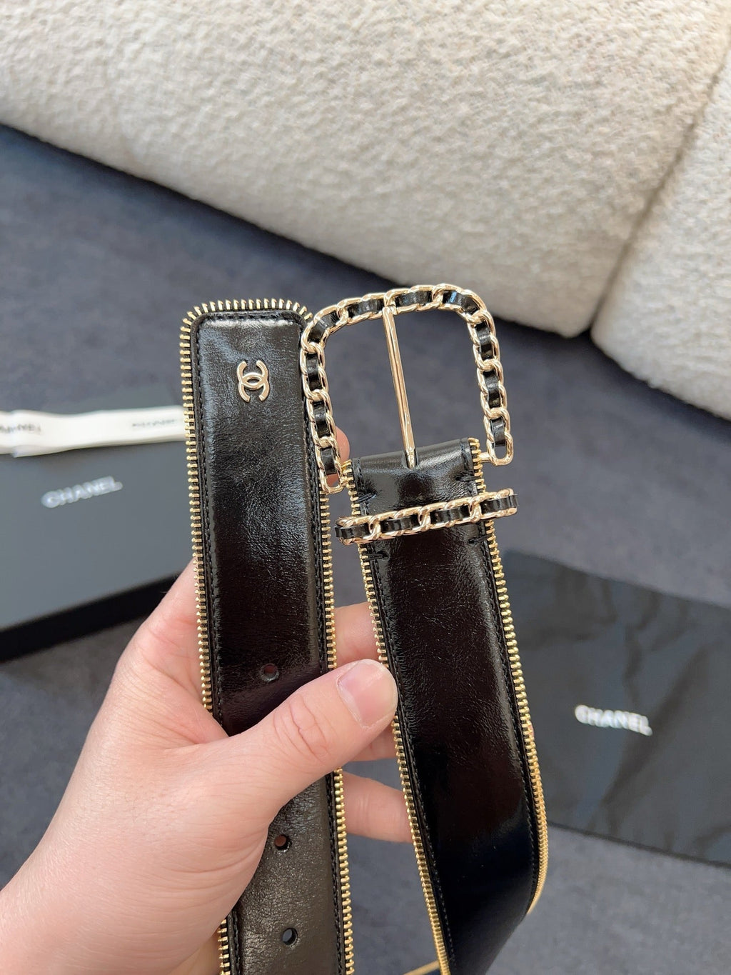 CHANEL BELT 40MM IN BLACK CALFSKIN WITH INTERWOVEN CHAIN BUCKLE ZIPPER IN TRIM GOLD HARDWARE
