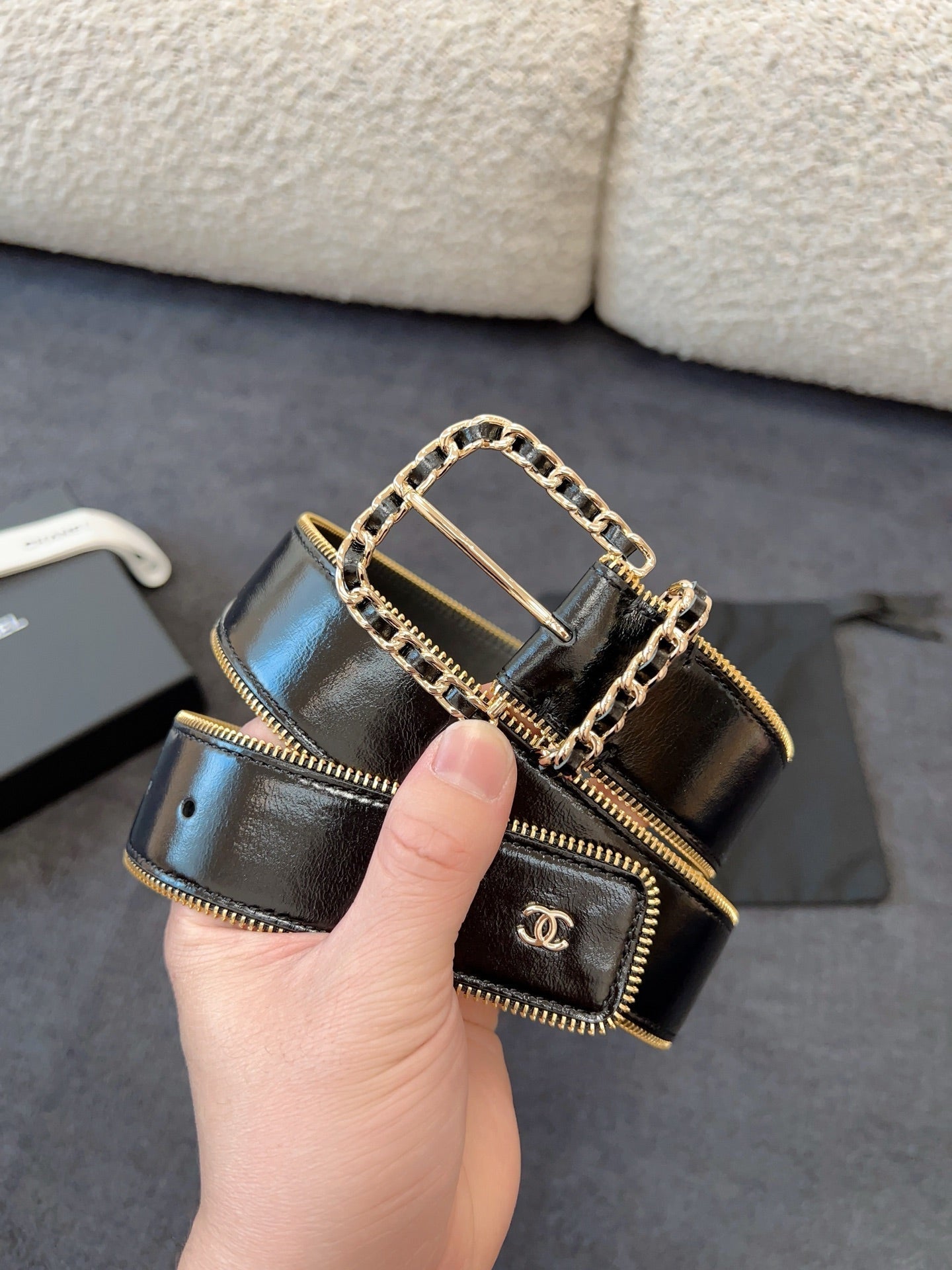 CHANEL BELT 40MM IN BLACK CALFSKIN WITH INTERWOVEN CHAIN BUCKLE ZIPPER IN TRIM GOLD HARDWARE