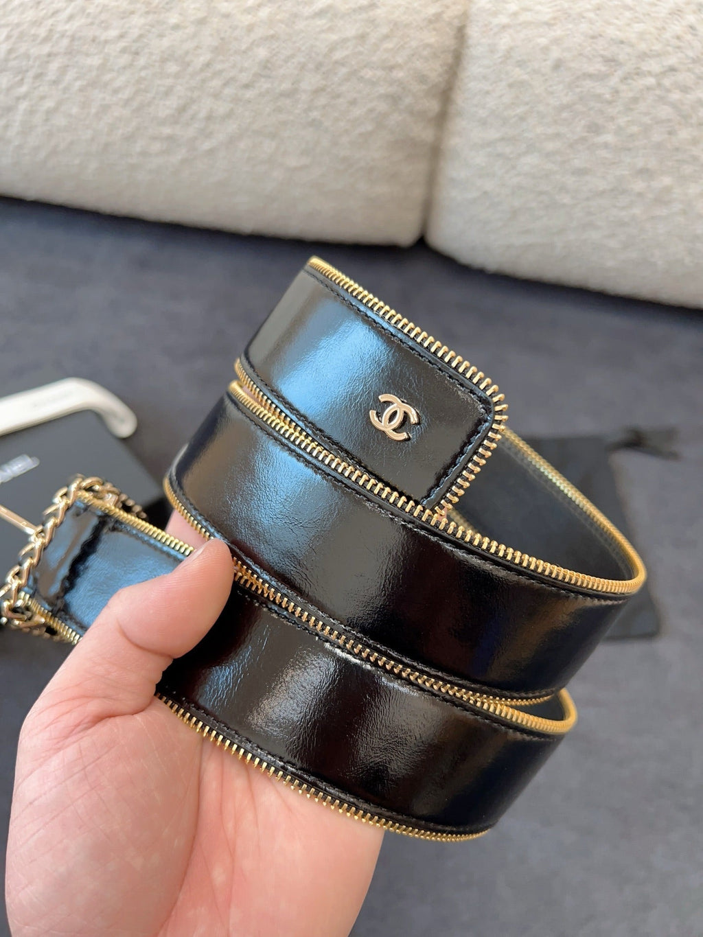 CHANEL BELT 40MM IN BLACK CALFSKIN WITH INTERWOVEN CHAIN BUCKLE ZIPPER IN TRIM GOLD HARDWARE