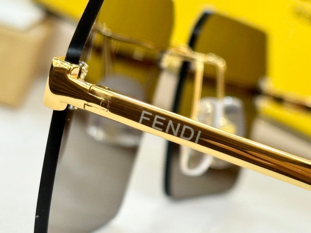 FENDI SKY RECTANGULAR FRAME SUNGLASSES FE40043U IN METAL
