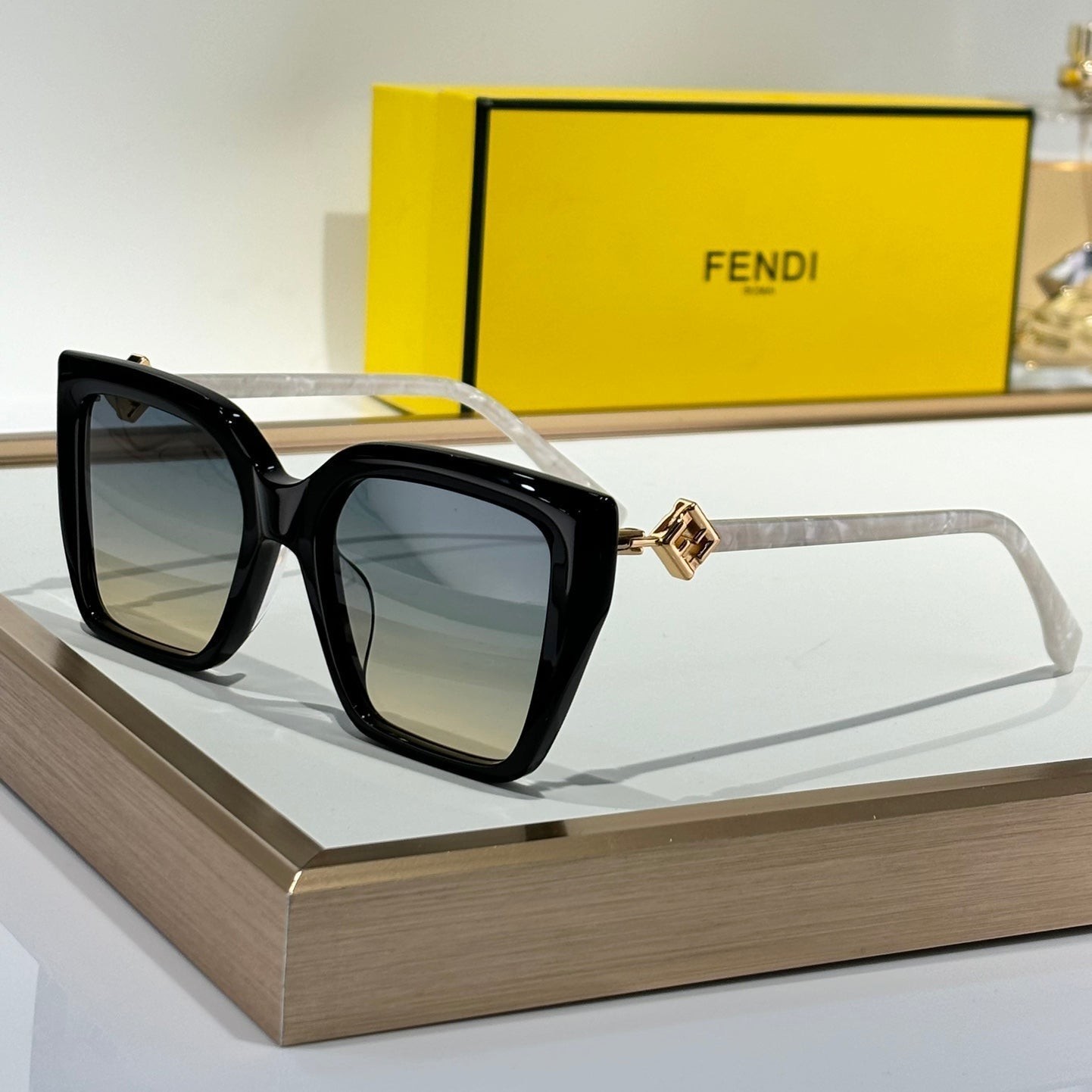 FENDI FF DIAMONDS SQUARE FRAME SUNGLASSES FE40161 IN ACETATE