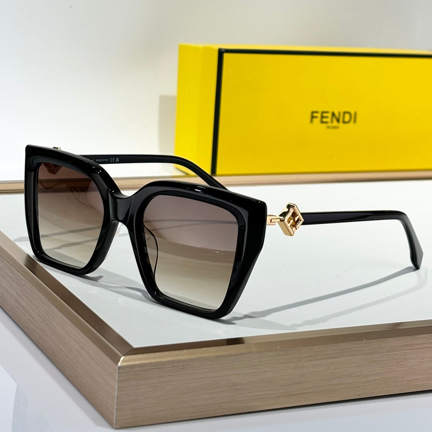 FENDI FF DIAMONDS SQUARE FRAME SUNGLASSES FE40161 IN ACETATE