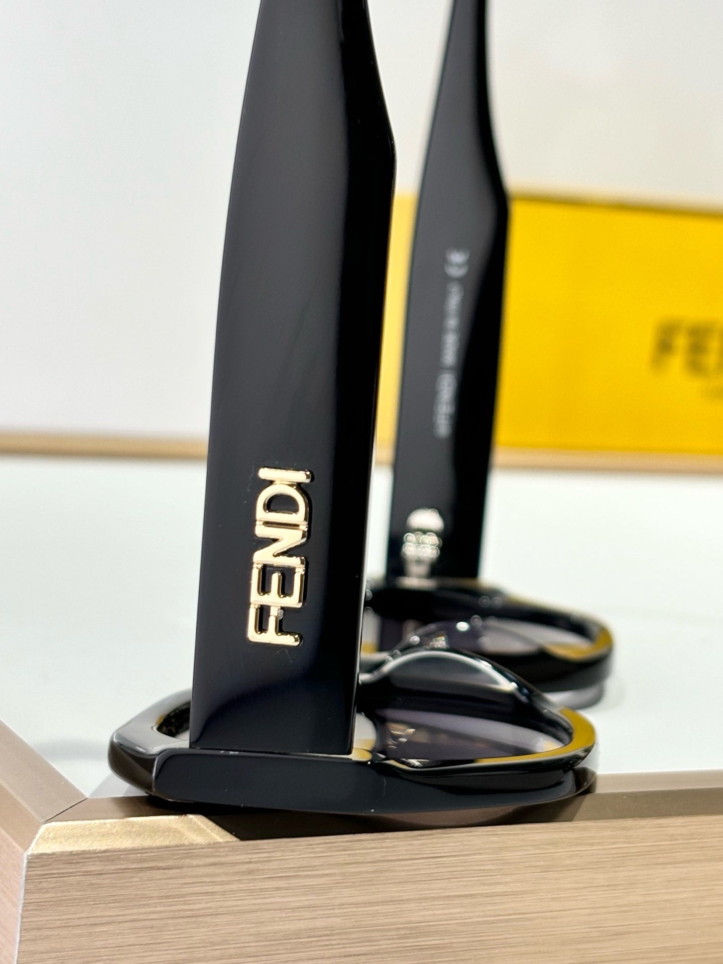 FENDI FEN EVOLUTION CHUNKY GEOMETRIC FRAME SUNGLASSES FE40118 IN ACETATE