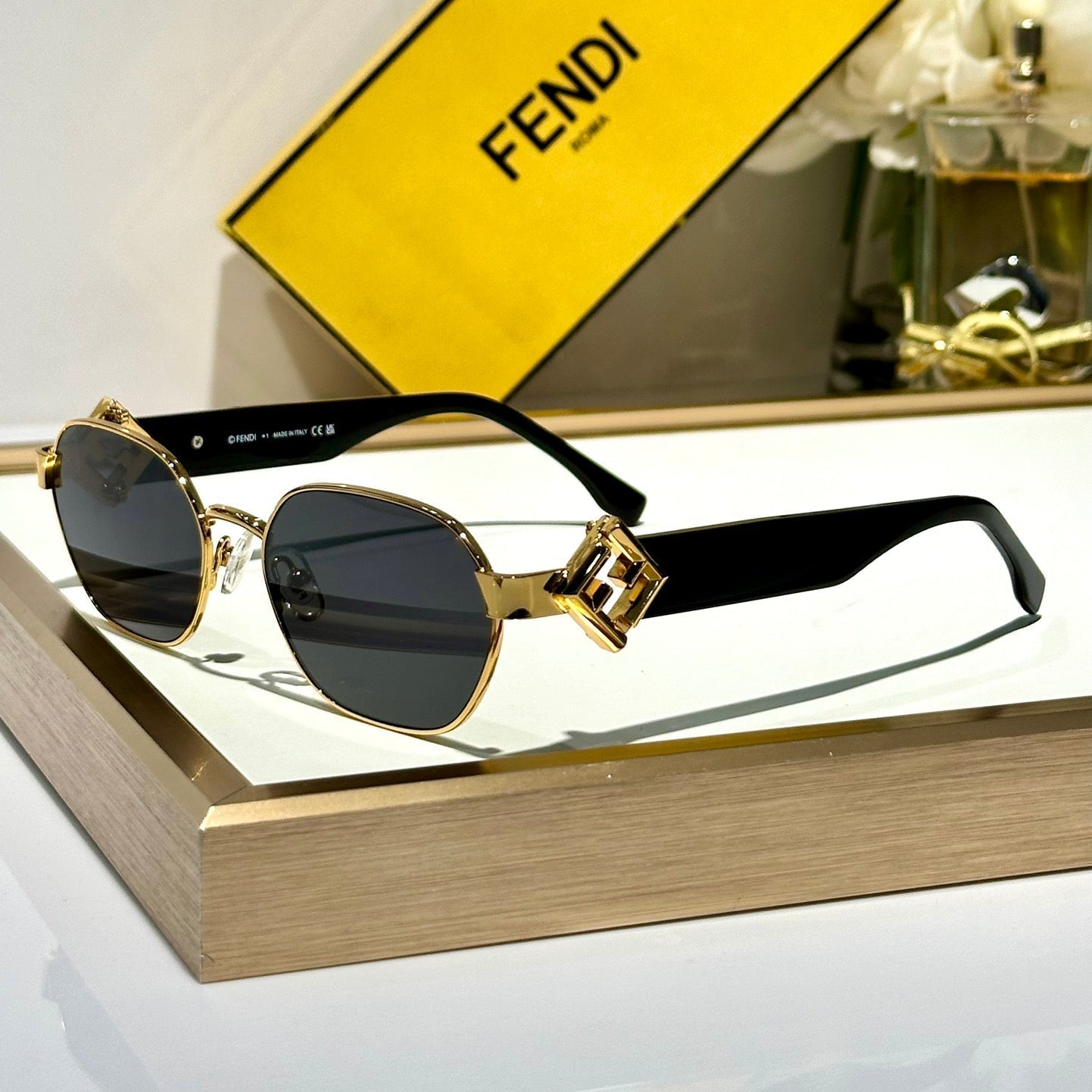 FENDI TRAVEL ROUND FRAME SUNGLASSES FE40148L IN METAL AND ACETATE