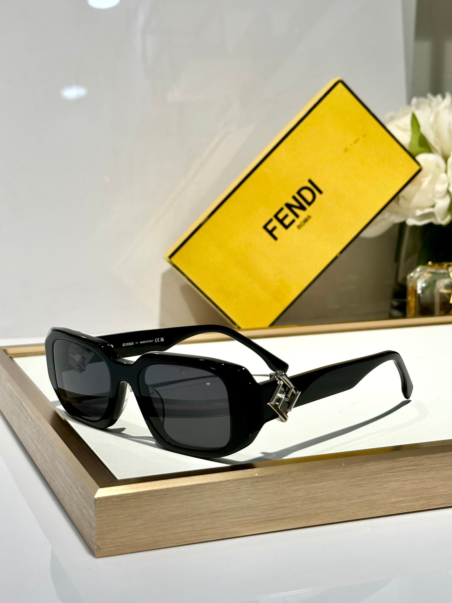 FENDI ROMA RECTANGULAR FRAME SUNGLASSES FE40151U IN ACETATE