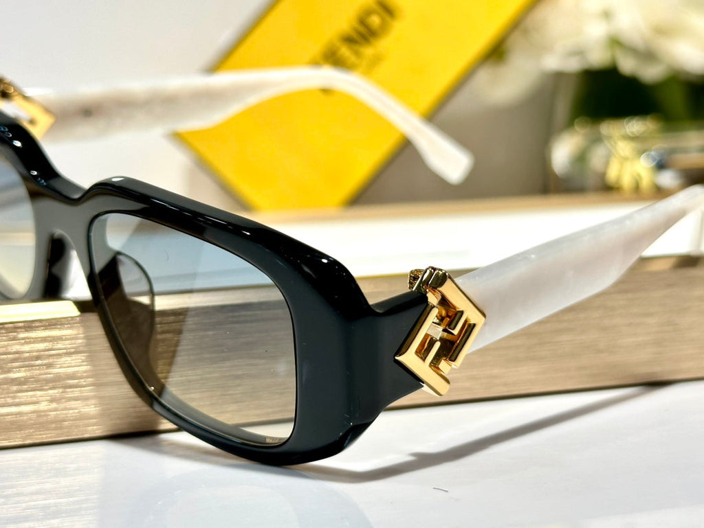 FENDI ROMA RECTANGULAR FRAME SUNGLASSES FE40151U IN ACETATE