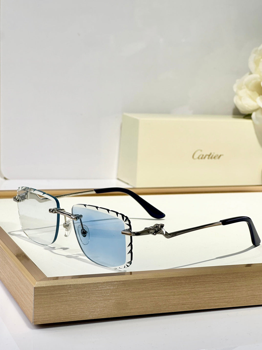 CARTIER PANTHÈRE PHOTOCHROMIC LENSES RIMLESS SQUARE FRAME SUNGLASSES 580910 IN METAL