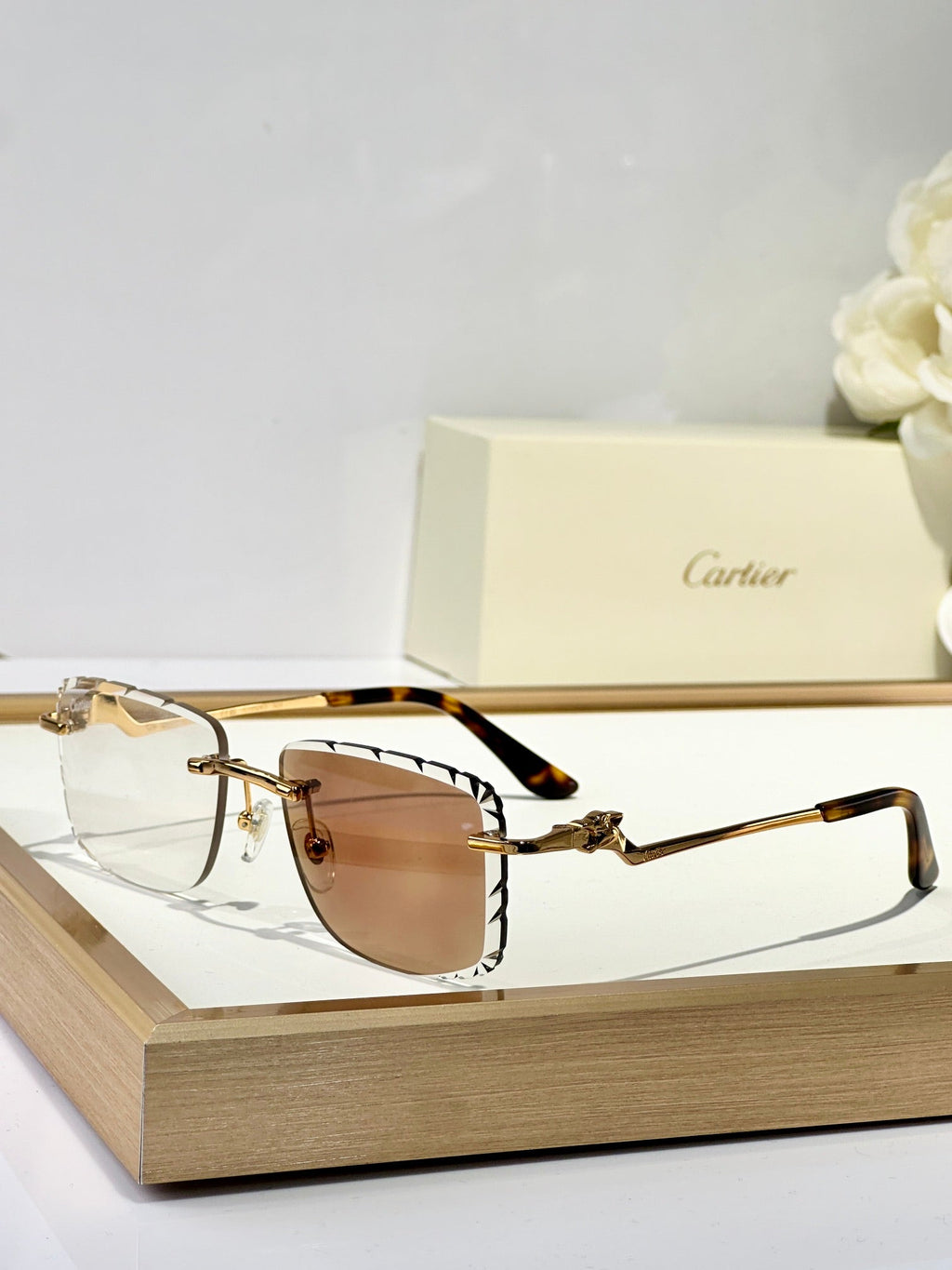 CARTIER PANTHÈRE PHOTOCHROMIC LENSES RIMLESS SQUARE FRAME SUNGLASSES 580910 IN METAL