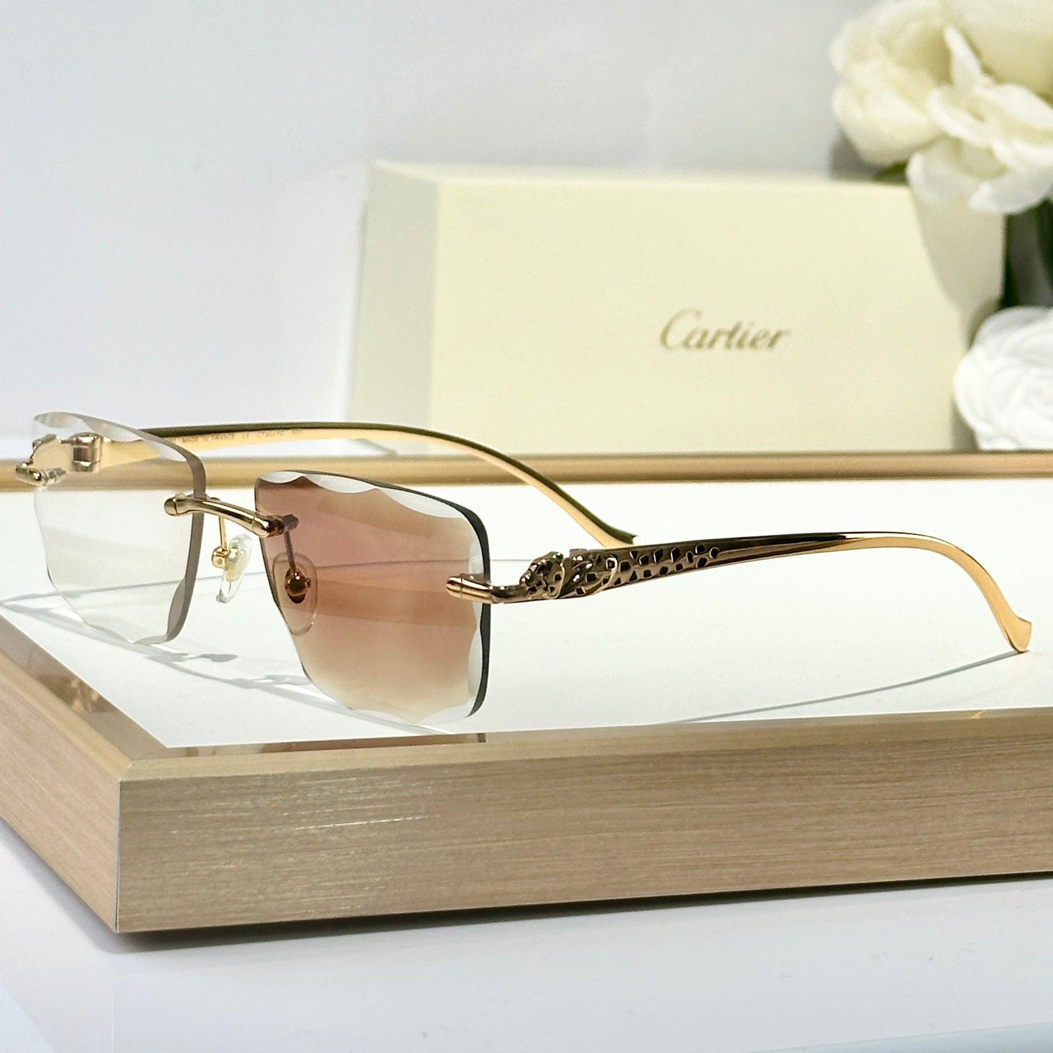 CARTIER PANTHÈRE PHOTOCHROMIC LENSES RIMLESS SQUARE FRAME SUNGLASSES 580911 IN METAL