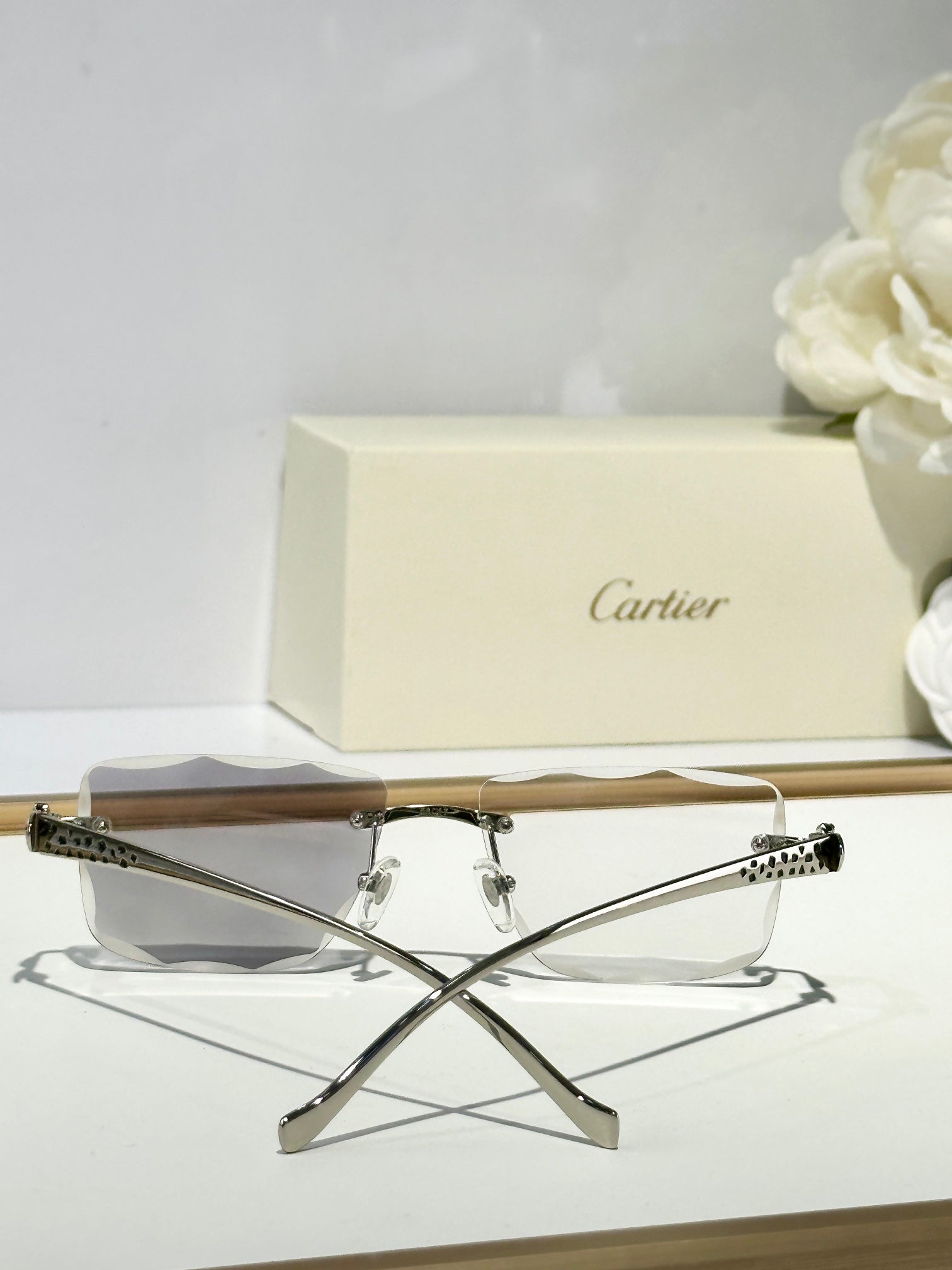 CARTIER PANTHÈRE PHOTOCHROMIC LENSES RIMLESS SQUARE FRAME SUNGLASSES 580911 IN METAL