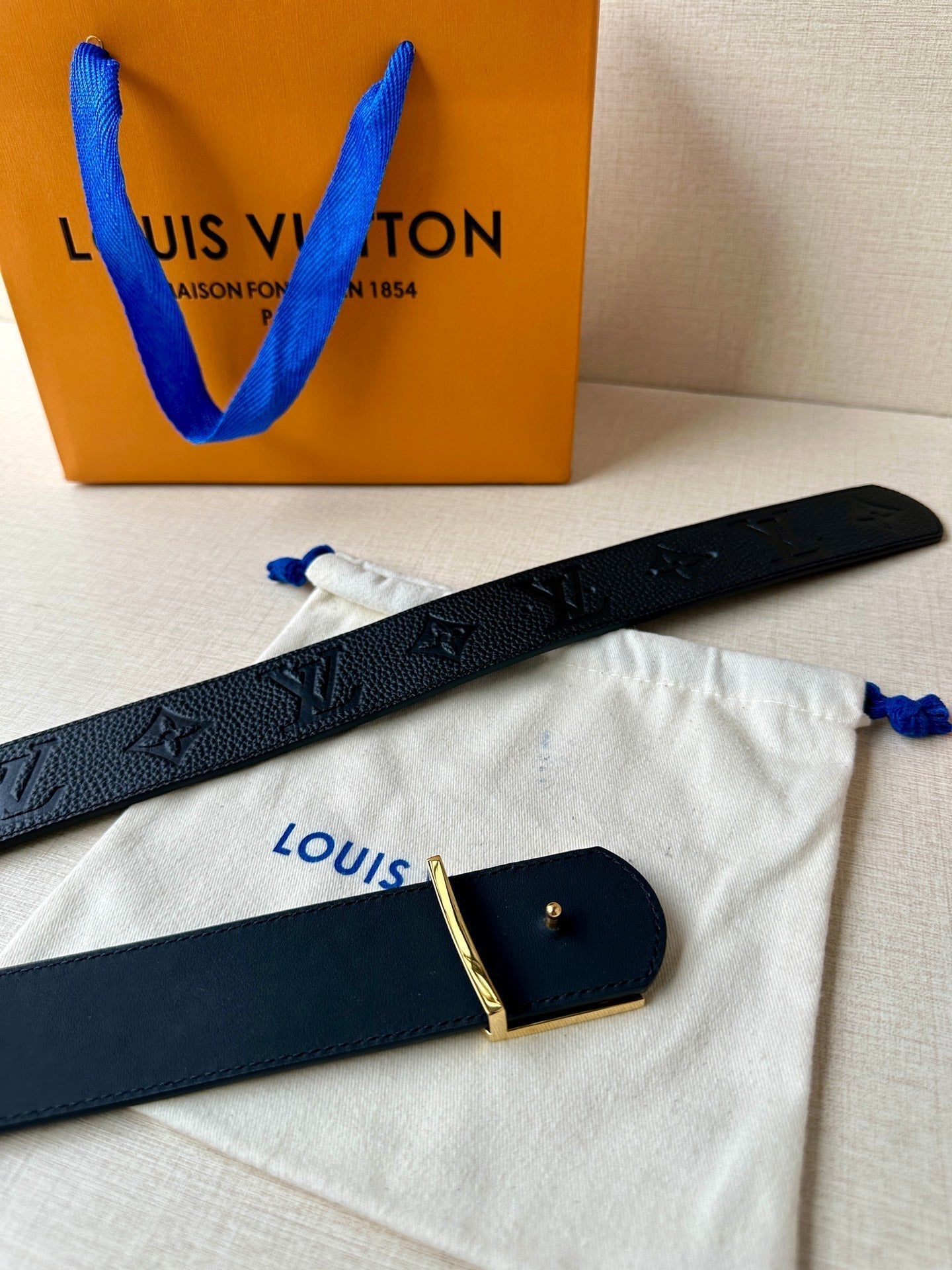 LOUIS VUITTON LV 25S BELT 40 MM IN BLACK CALFSKIN WITH GOLD HARDWARE 593266