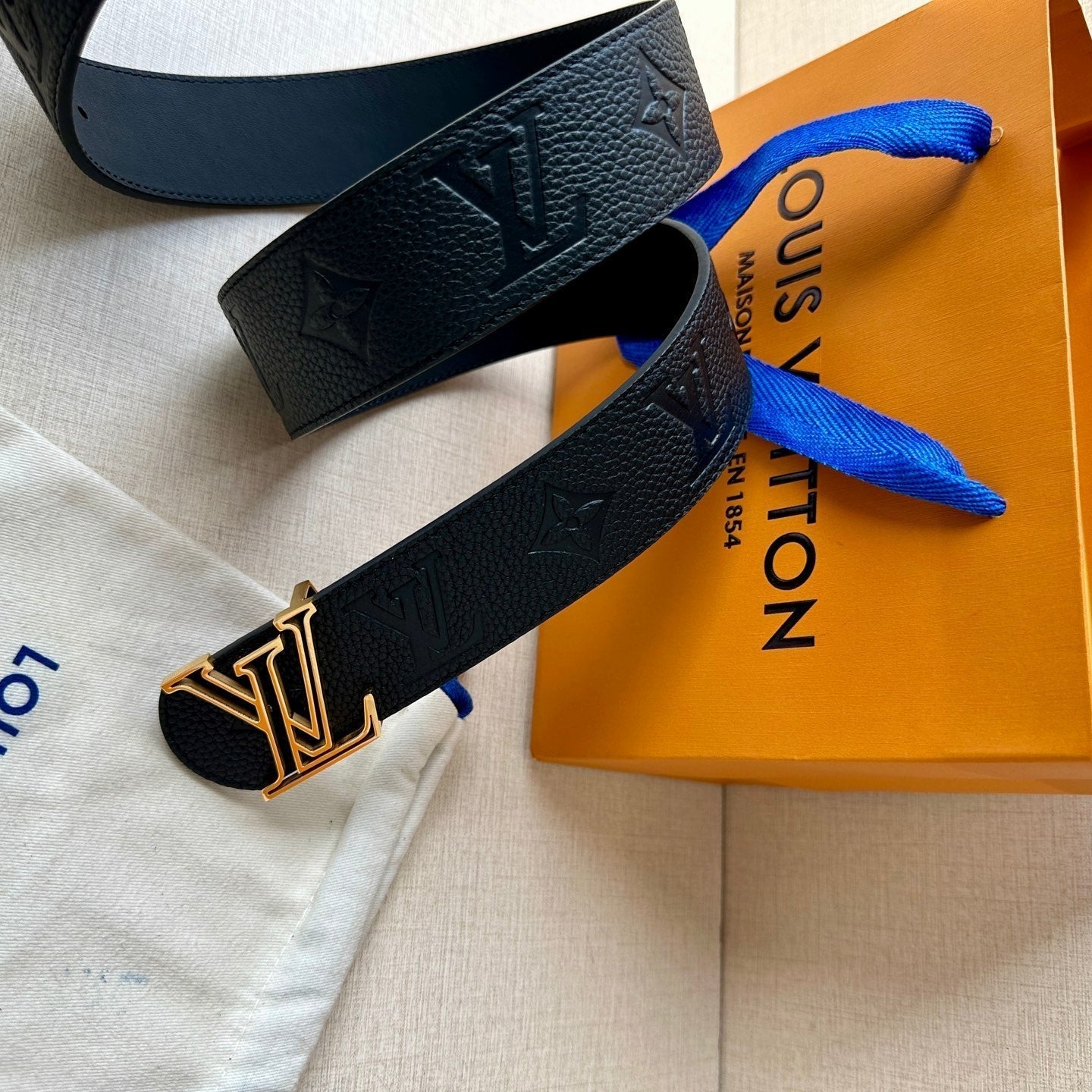 LOUIS VUITTON LV 25S BELT 40 MM IN BLACK CALFSKIN WITH GOLD HARDWARE 593266