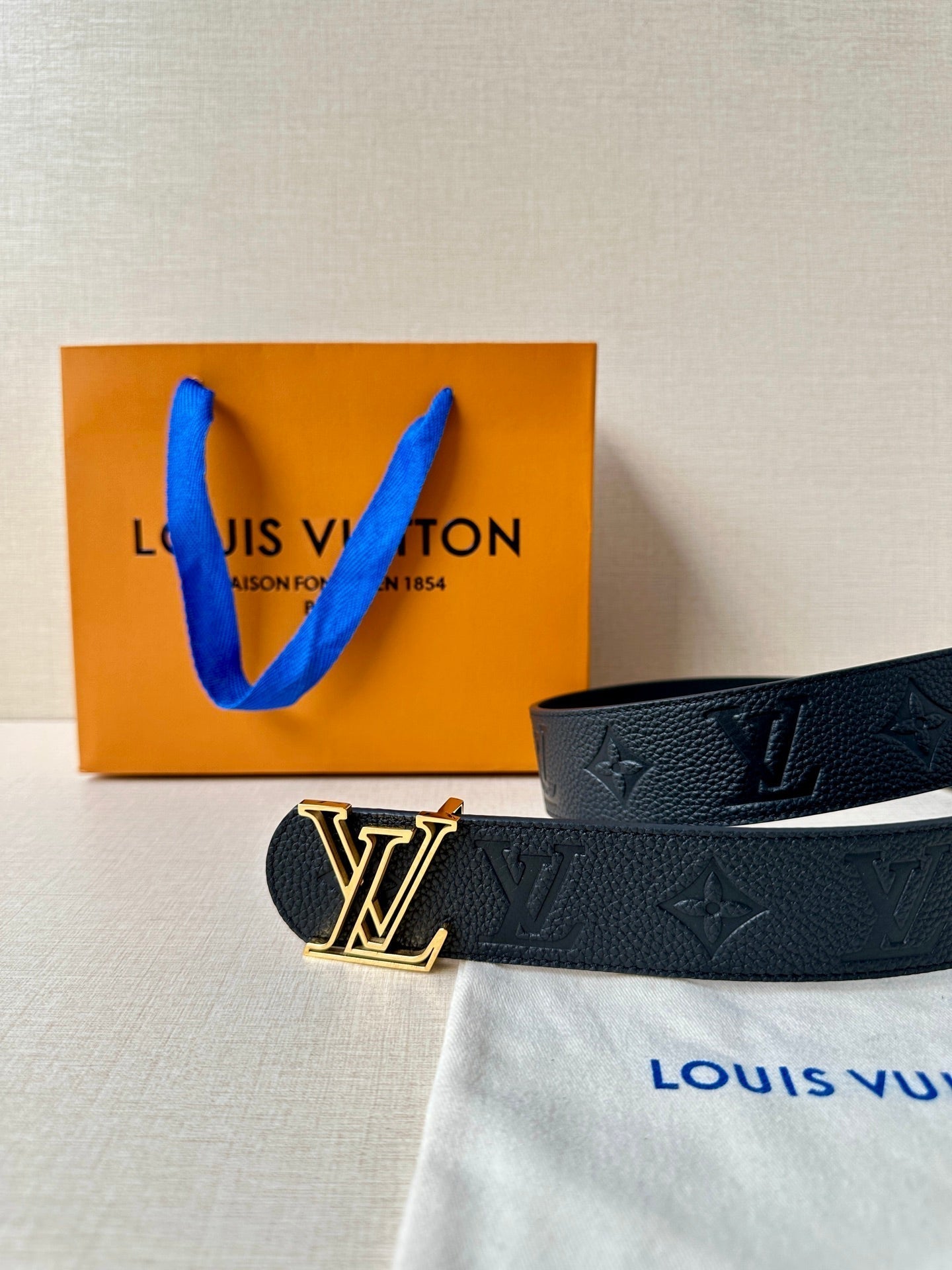 LOUIS VUITTON LV 25S BELT 40 MM IN BLACK CALFSKIN WITH GOLD HARDWARE 593266