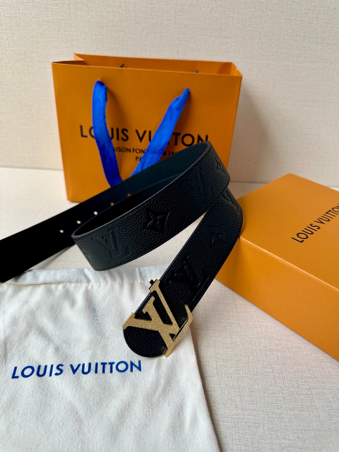 LOUIS VUITTON LV 25S BELT 40 MM IN BLACK CALFSKIN WITH GOLD HARDWARE 593267