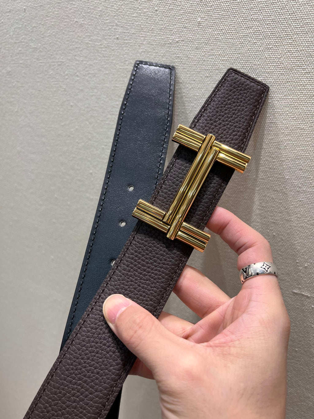 HERMES TRAVERSE BELT BUCKLE & REVERSIBLE CHOCOLATE BROWN AND BLACK LEATHER STRAP 38 MM GOLD HARDWARE