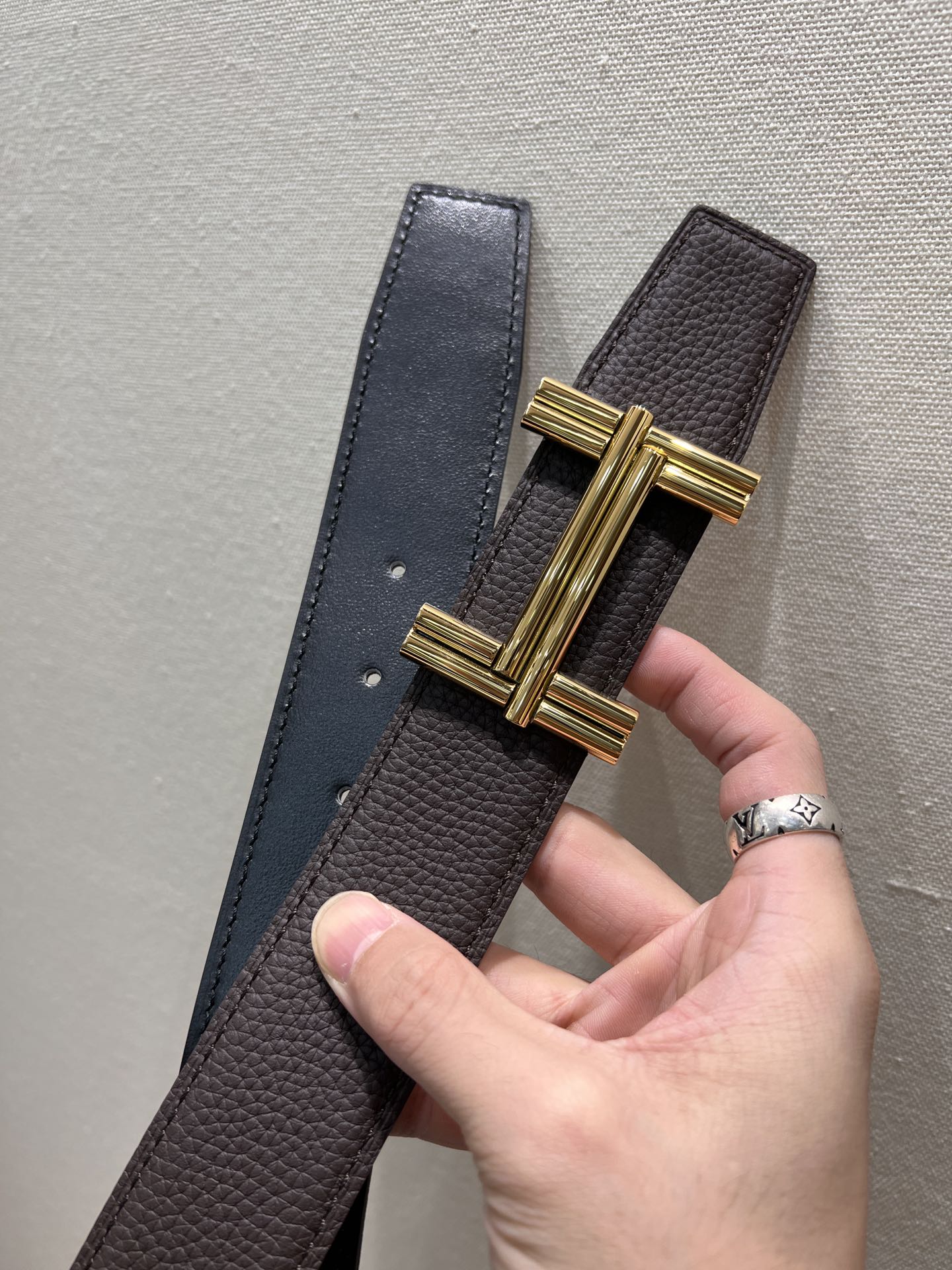 HERMES TRAVERSE BELT BUCKLE & REVERSIBLE CHOCOLATE BROWN AND BLACK LEATHER STRAP 38 MM GOLD HARDWARE