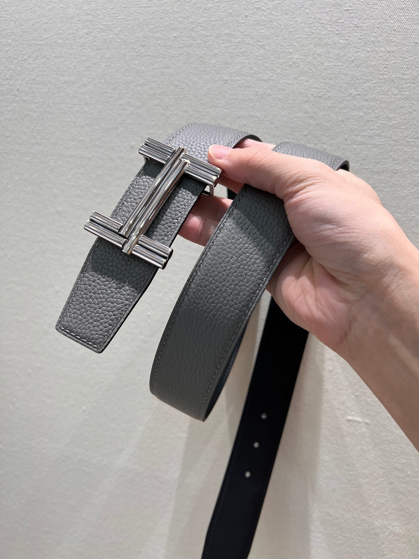 HERMES TRAVERSE BELT BUCKLE & REVERSIBLE GRAY AND BLACK LEATHER STRAP 38 MM SILVER HARDWARE