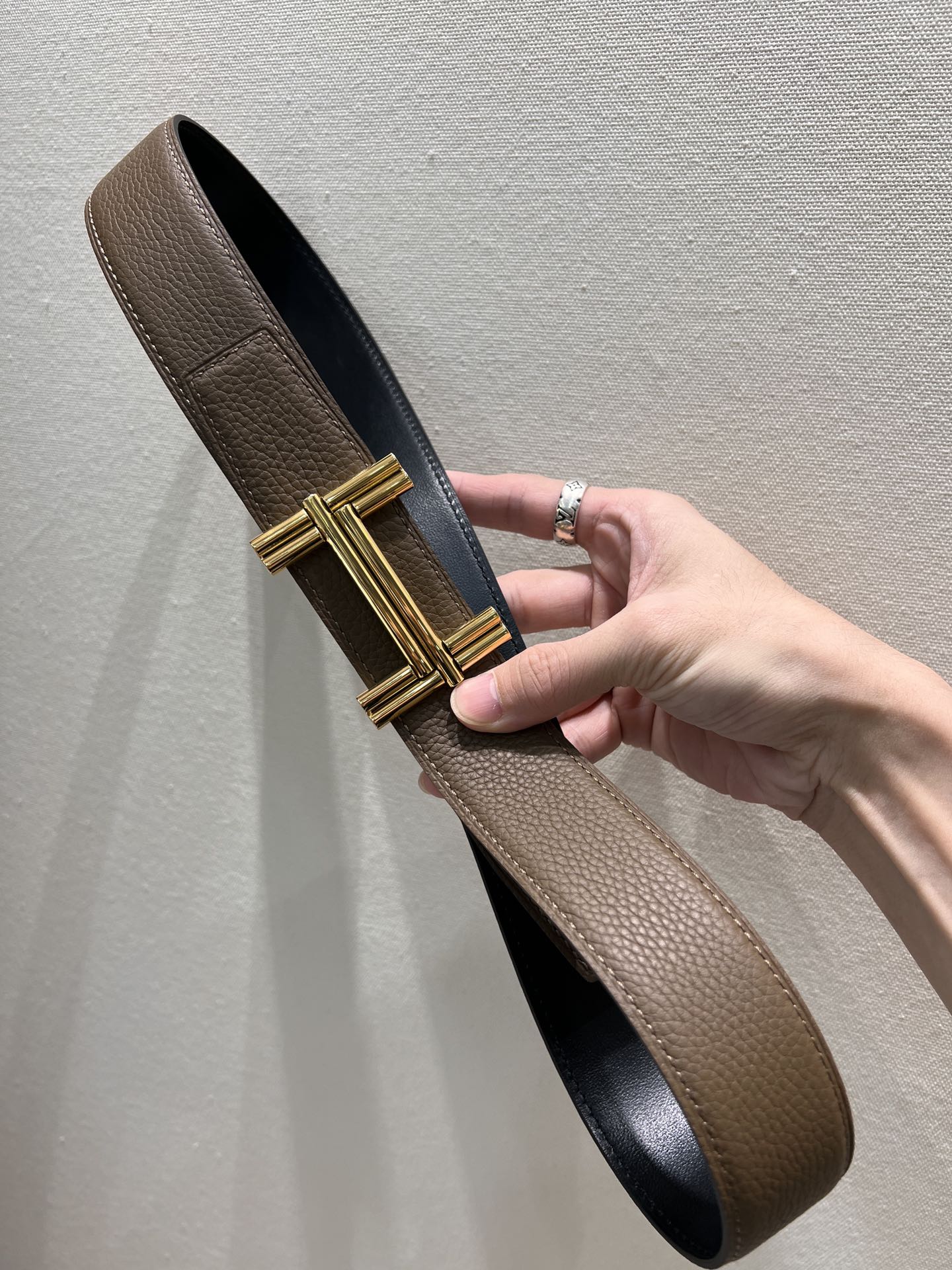 HERMES TRAVERSE BELT BUCKLE & REVERSIBLE COFFEE BROWN AND BLACK LEATHER STRAP 38 MM GOLD HARDWARE