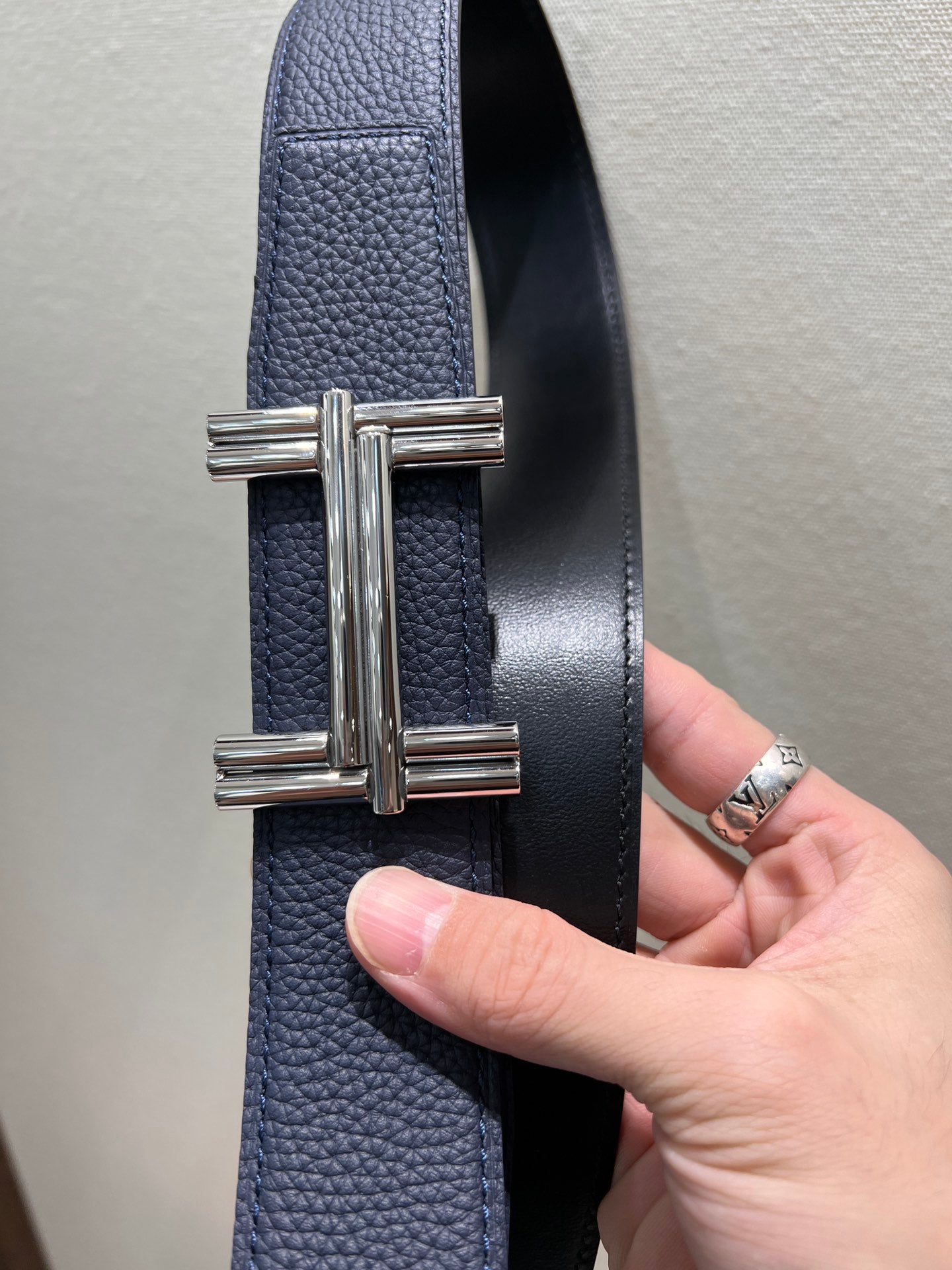HERMES TRAVERSE BELT BUCKLE & REVERSIBLE NAVY BLUE LEATHER STRAP 38 MM SILVER HARDWARE