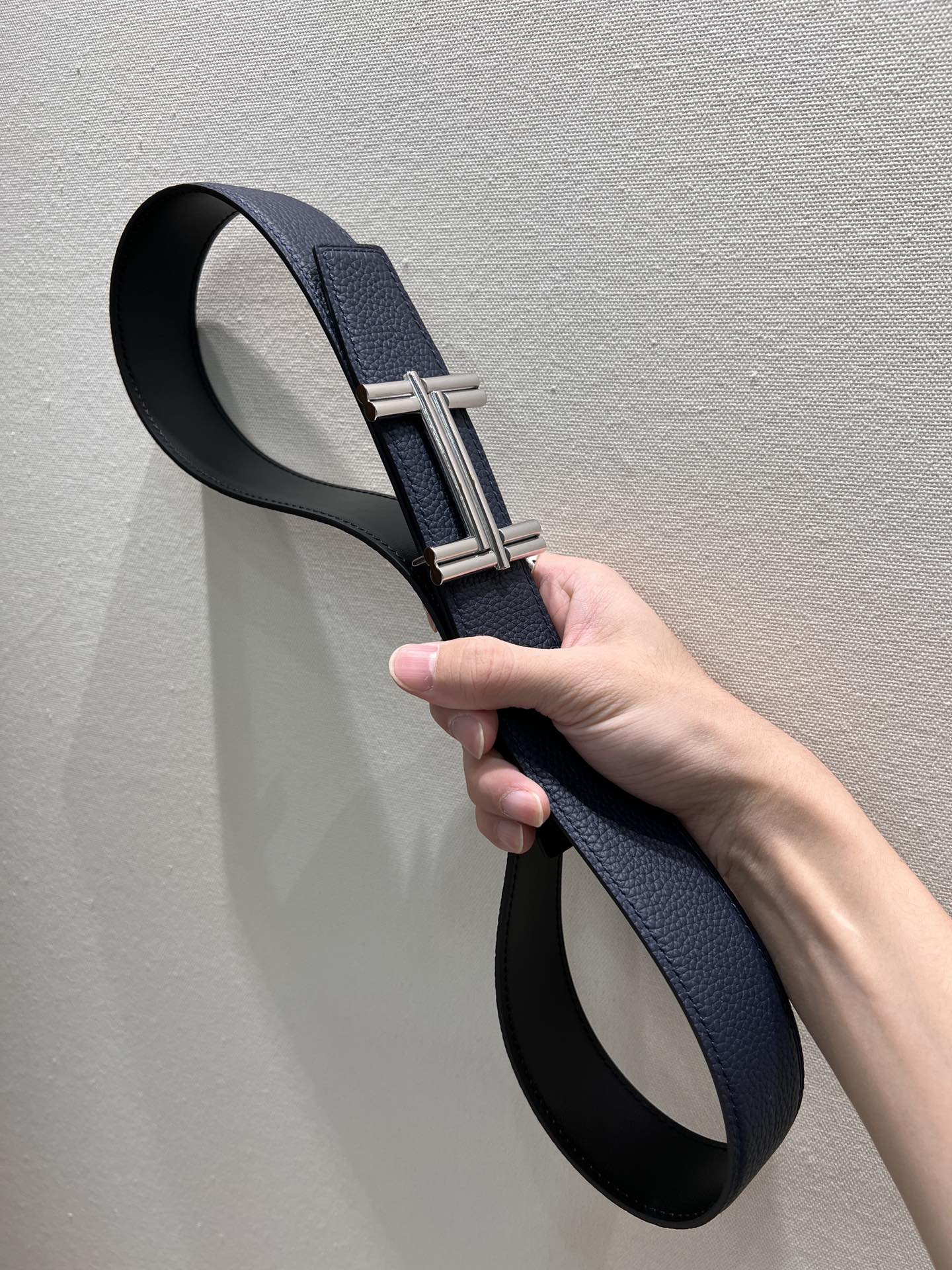 HERMES TRAVERSE BELT BUCKLE & REVERSIBLE NAVY BLUE LEATHER STRAP 38 MM SILVER HARDWARE