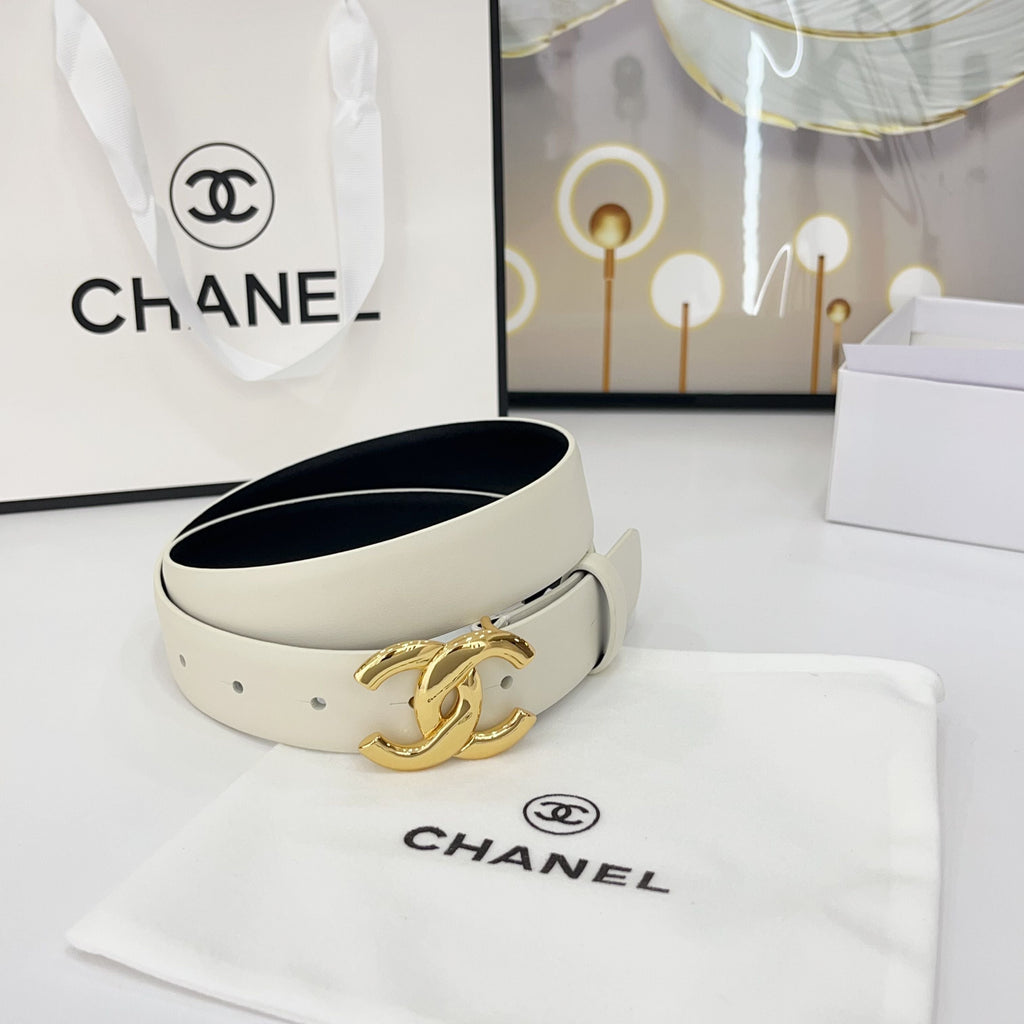 CHANEL DOUBLE C BELT 30MM IN WHITE CALFSKIN WITH SHINY GOLD BUCKLE