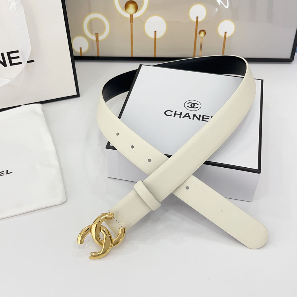 CHANEL DOUBLE C BELT 30MM IN WHITE CALFSKIN WITH SHINY GOLD BUCKLE
