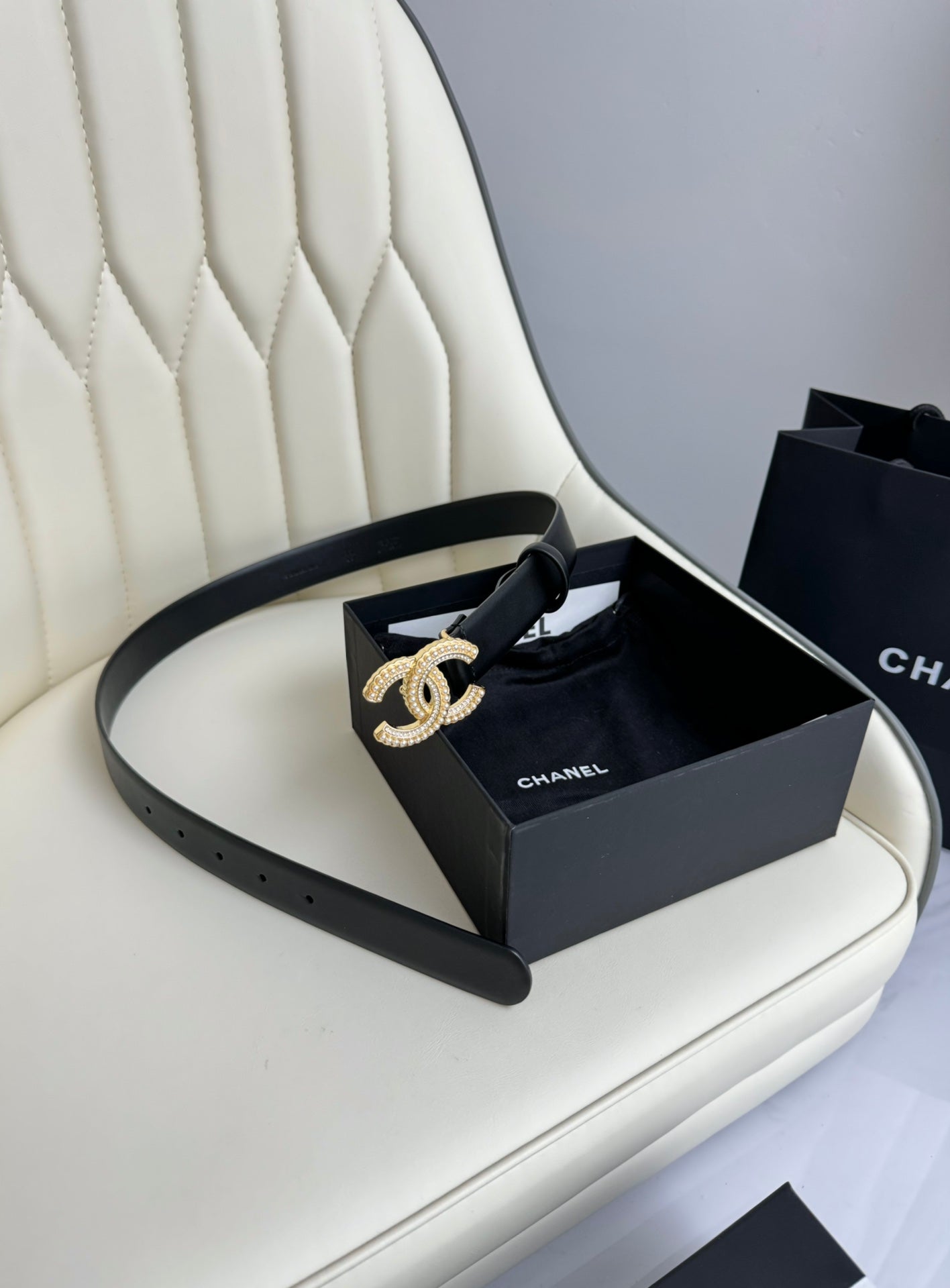 CHANEL BELT 30MM IN BLACK SMOOTH CALFSKIN GOLD HARDWARE ATTACH PEARLS