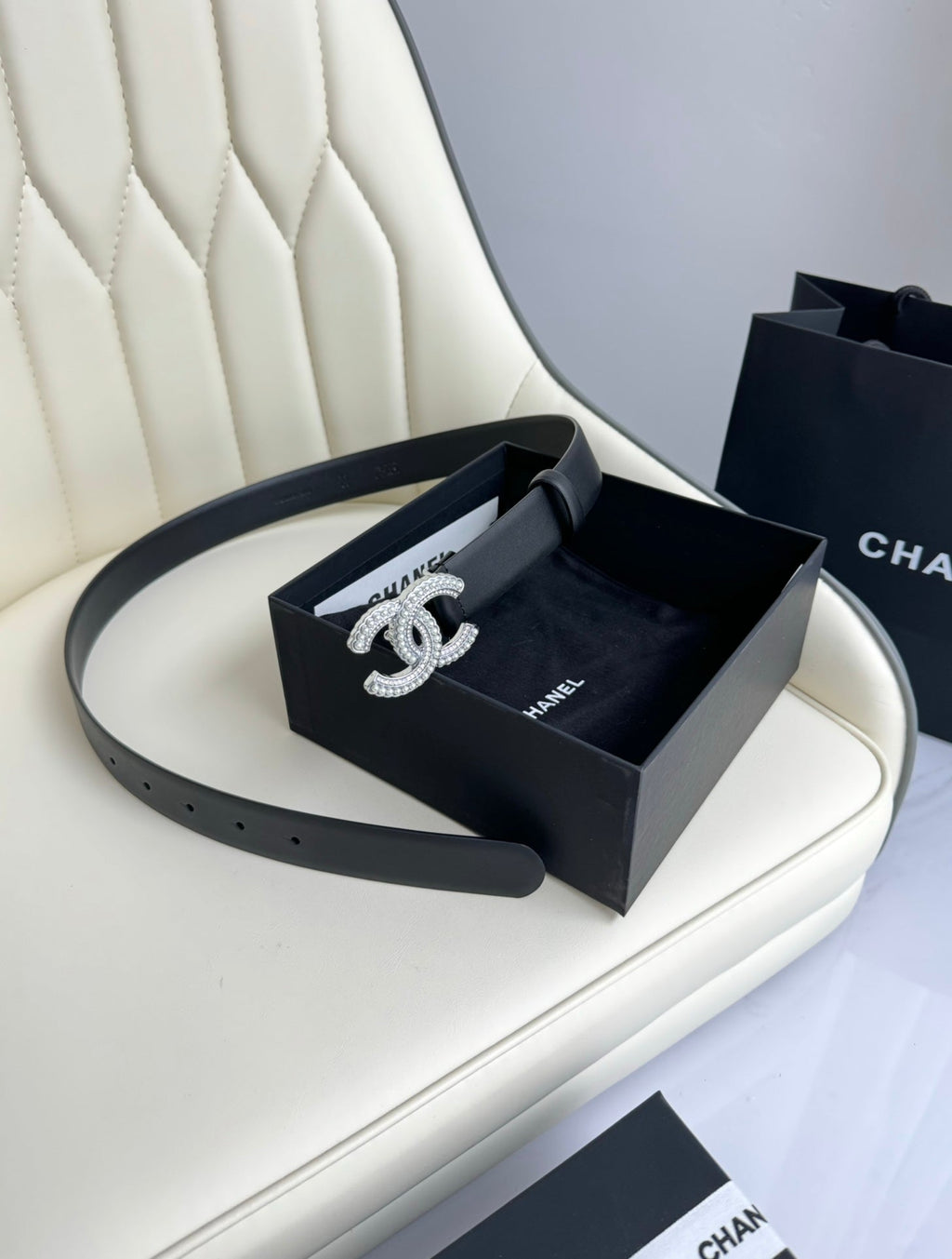 CHANEL BELT 30MM IN BLACK SMOOTH CALFSKIN SILVER HARDWARE ATTACH PEARLS