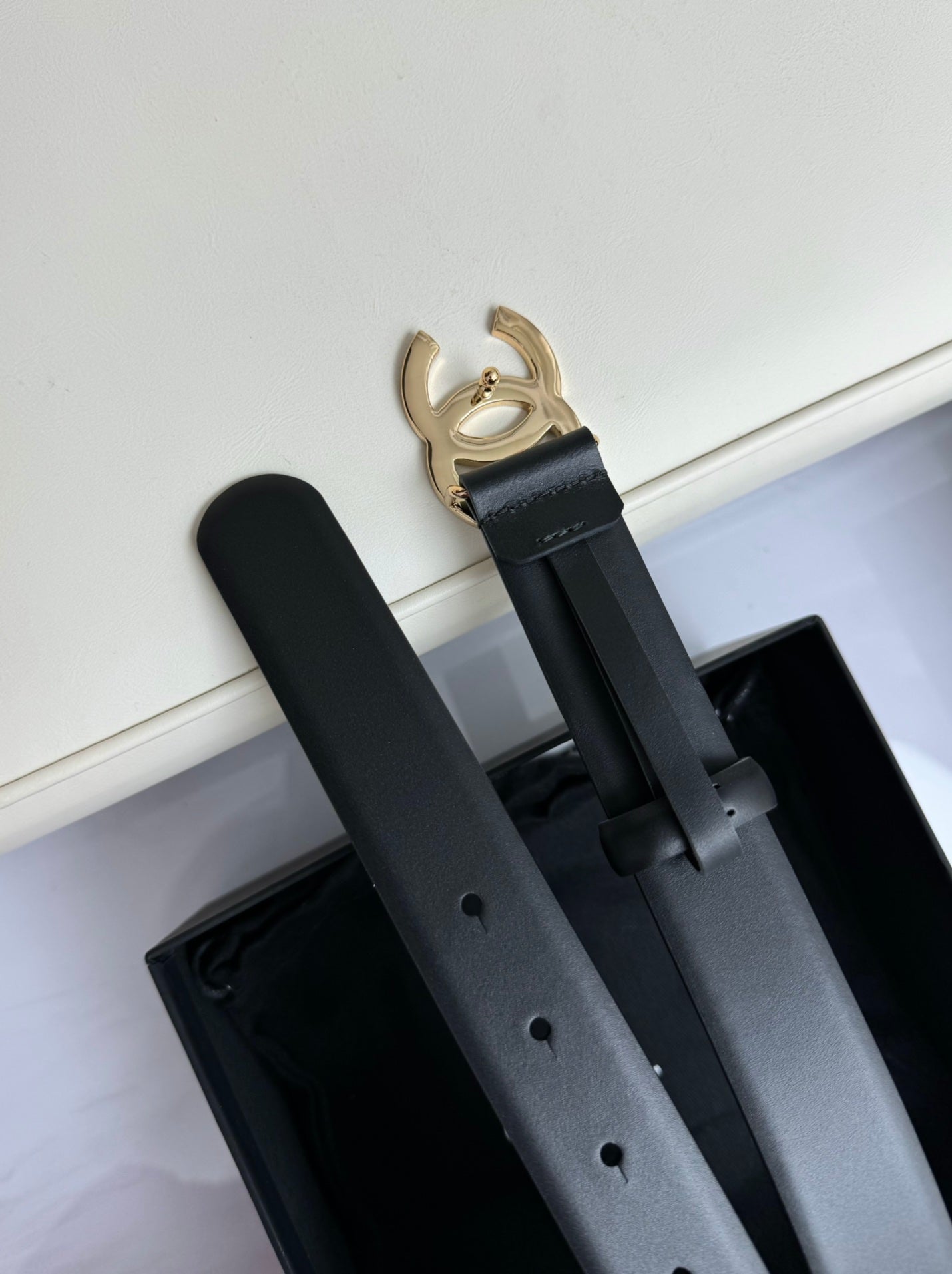 CHANEL BELT 30MM IN BLACK SMOOTH CALFSKIN GOLD HARDWARE ATTACH RHINSTONES