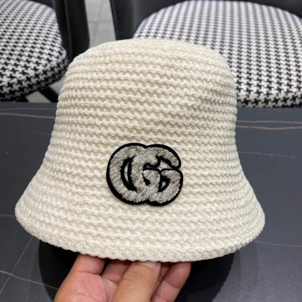 GUCCI BUCKET HAT IN WHITE WOOL 389113